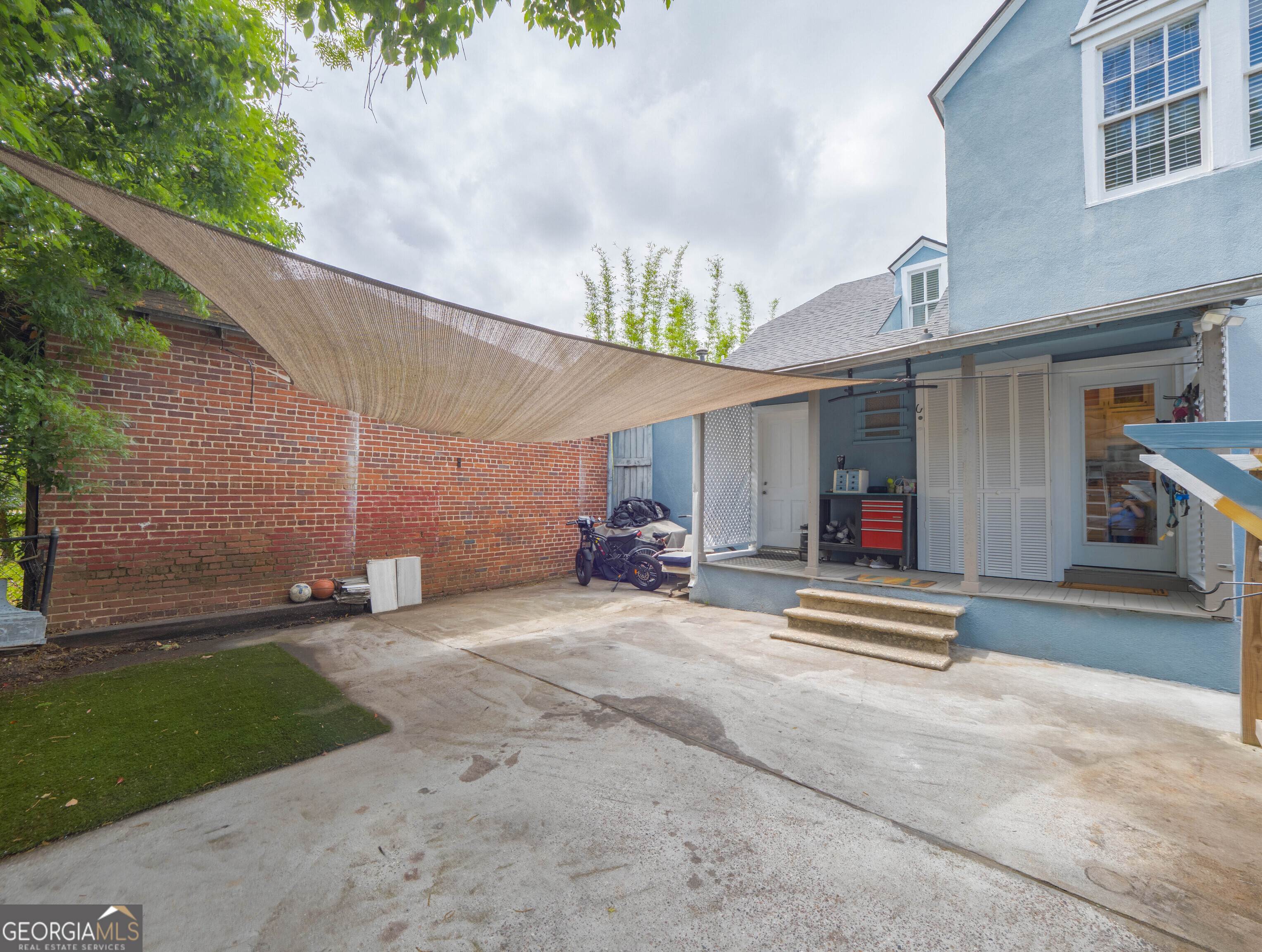 708 London Street Property Photo 44