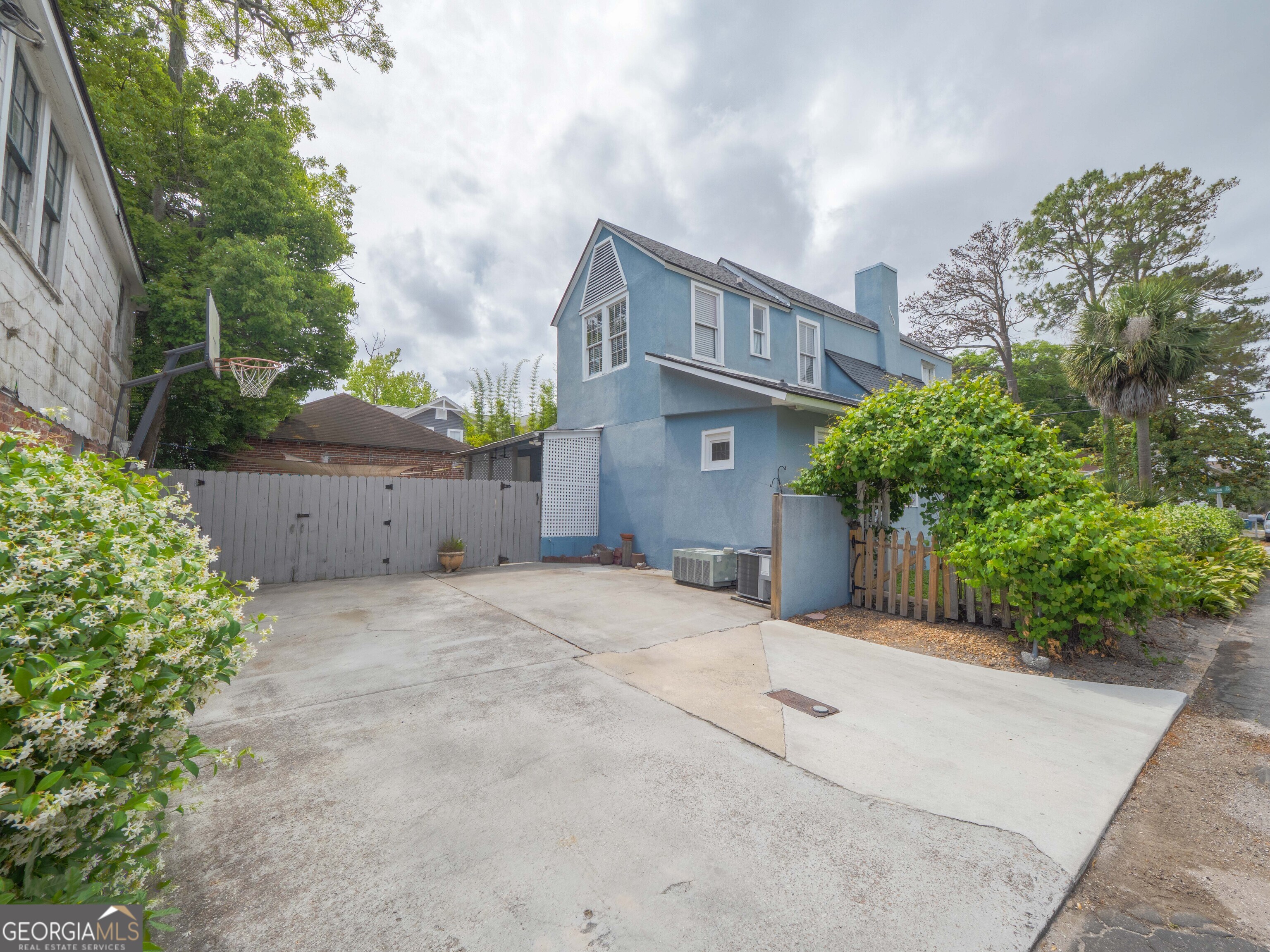 708 London Street Property Photo 45