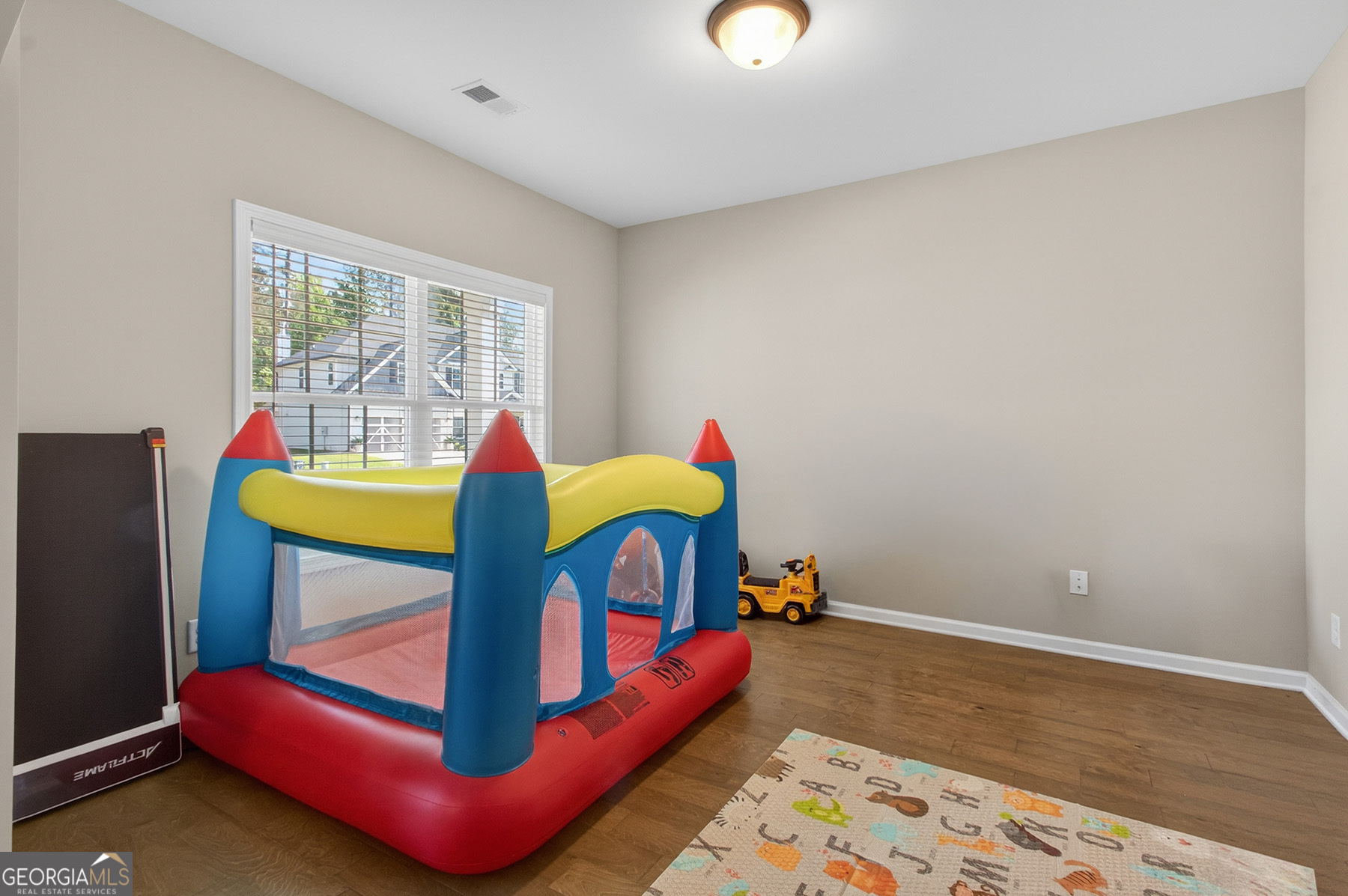 4343 Cornwall Drive Property Photo 5