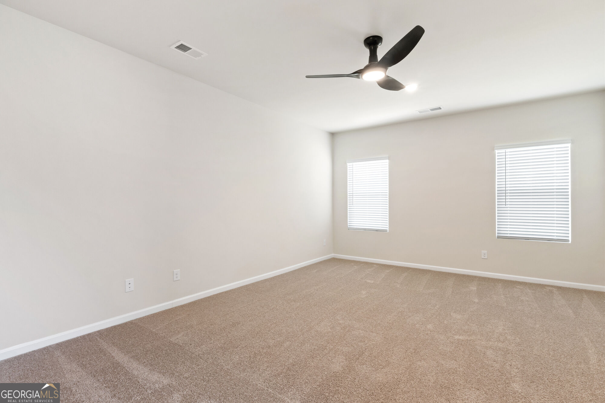 33 Faulkner Circle Property Photo 3