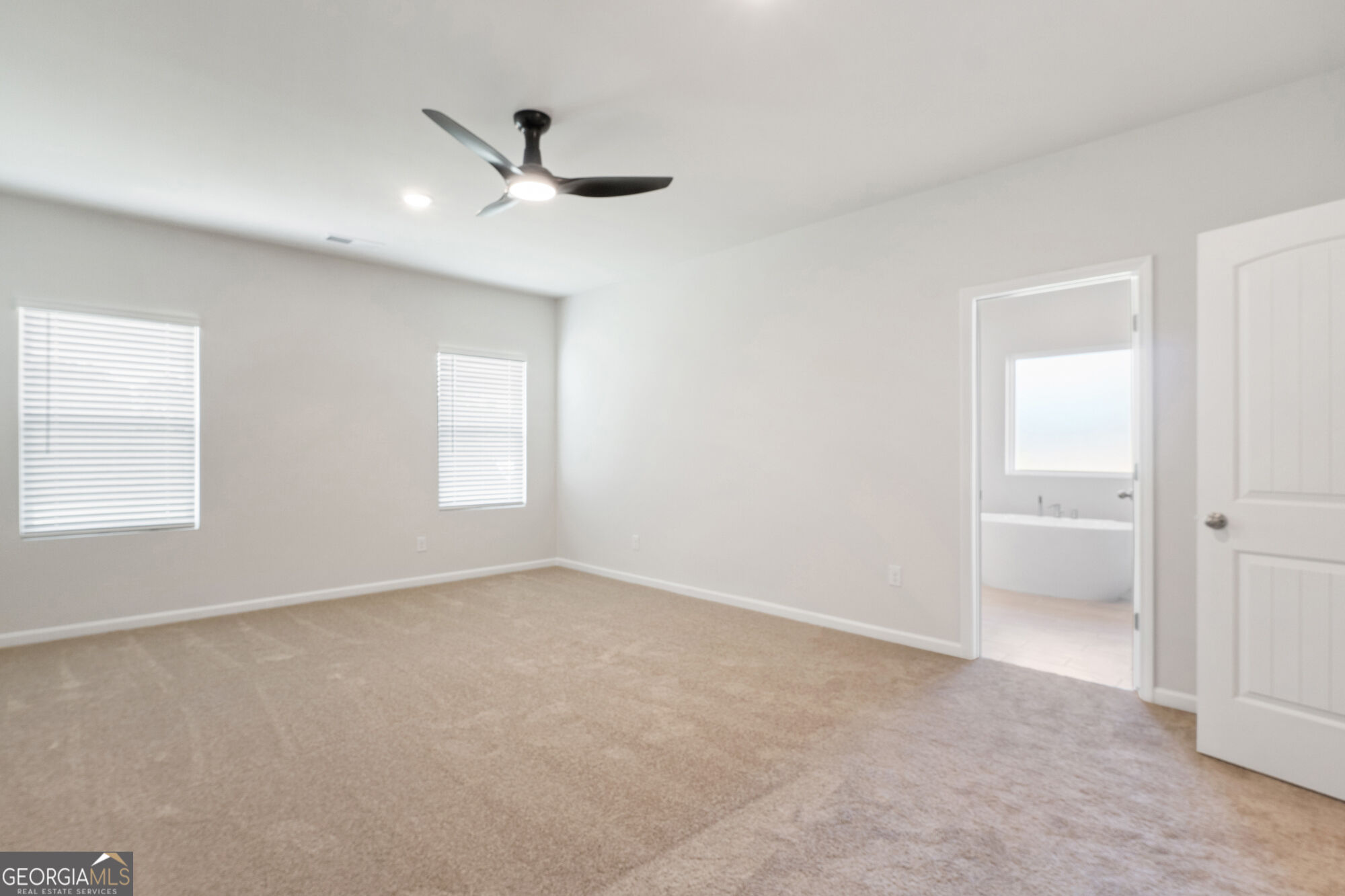 33 Faulkner Circle Property Photo 4