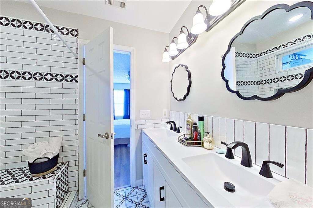 6663 Pine Ridge Circle Property Photo 46
