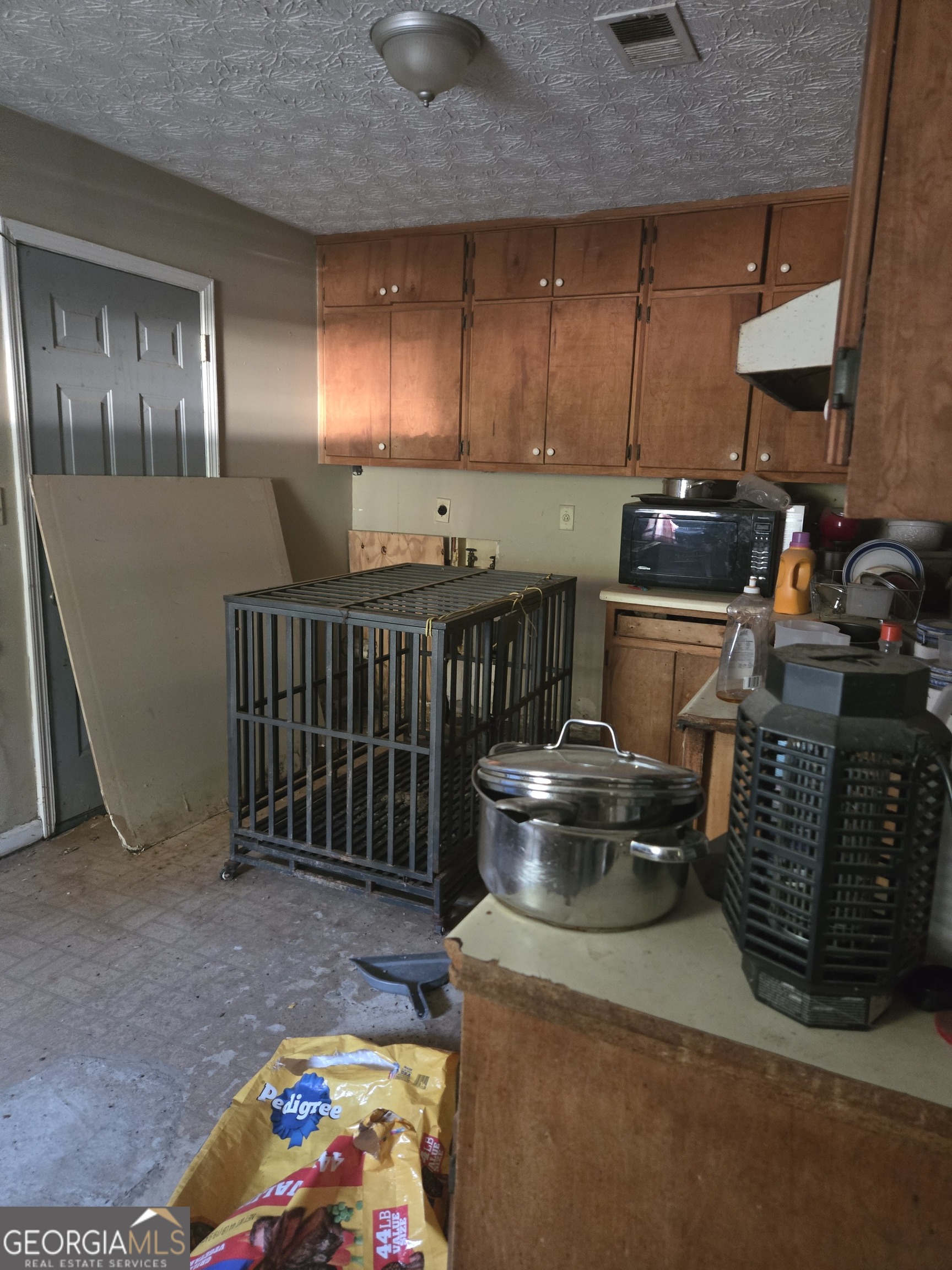 5201 Albert Drive Property Photo 4