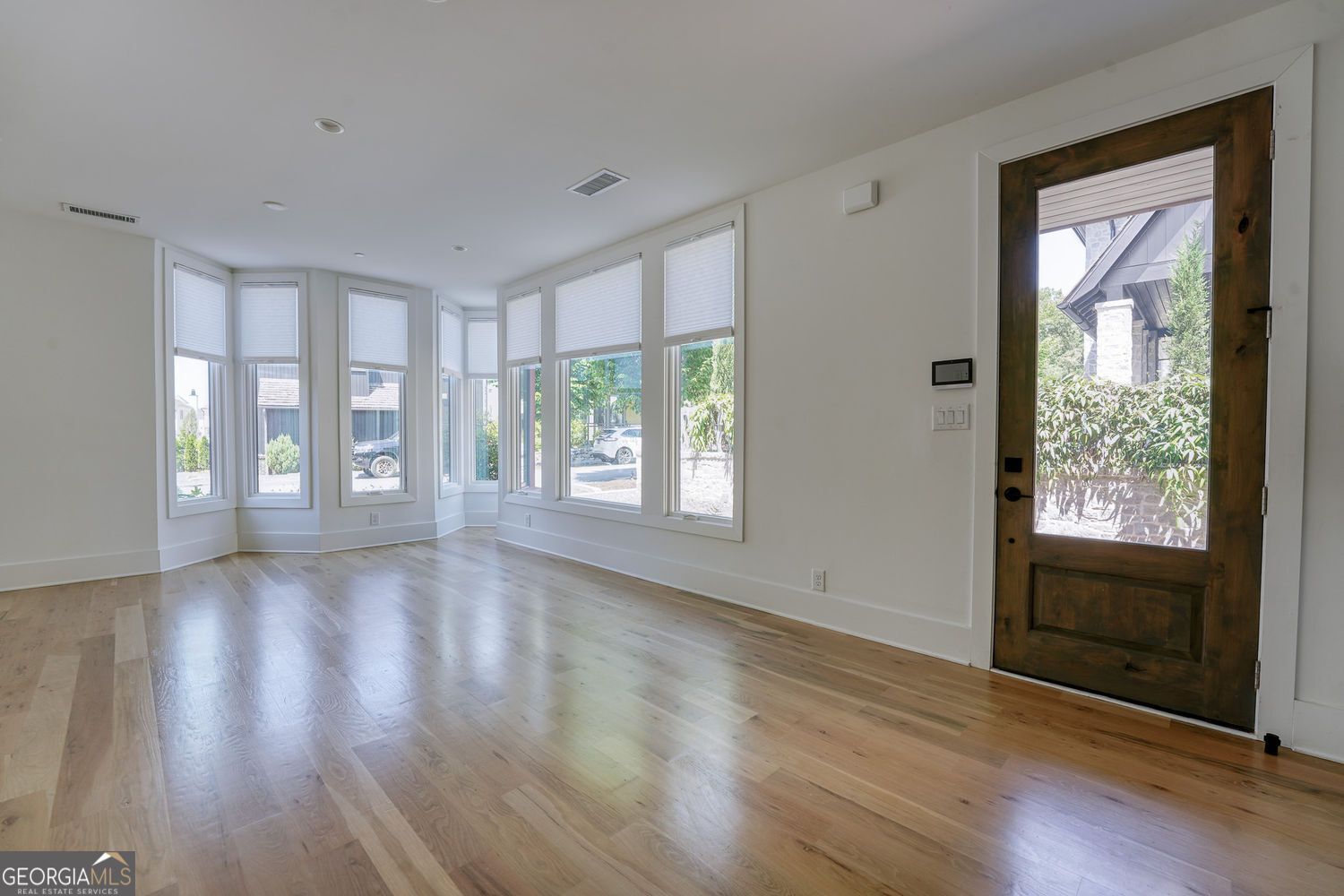 290 2nd Street Property Photo 5