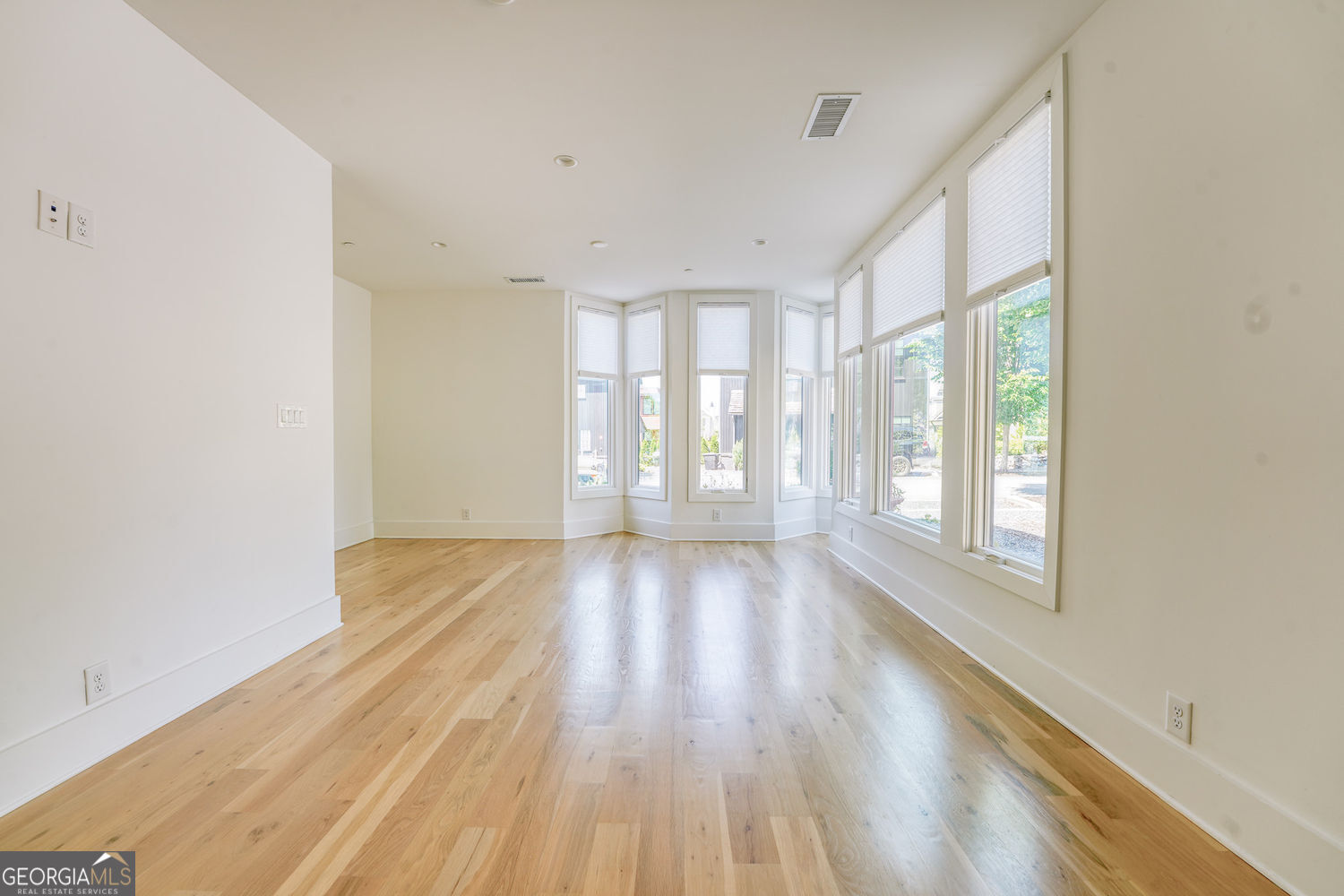 290 2nd Street Property Photo 6