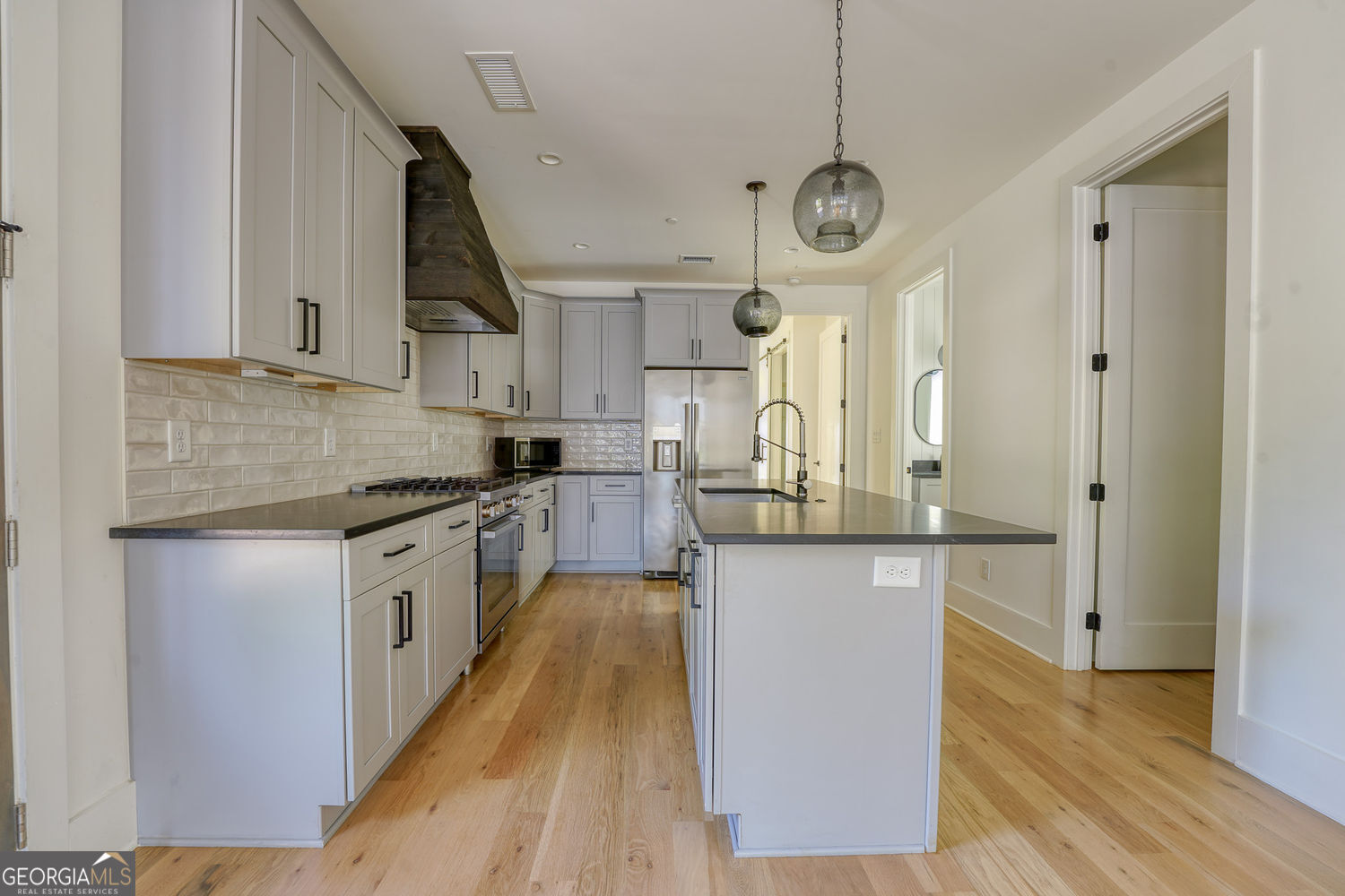 290 2nd Street Property Photo 9