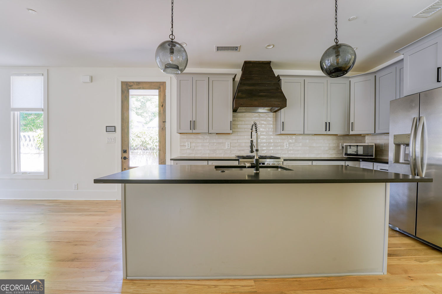 290 2nd Street Property Photo 10