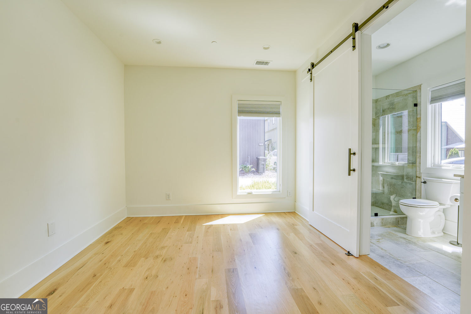 290 2nd Street Property Photo 13