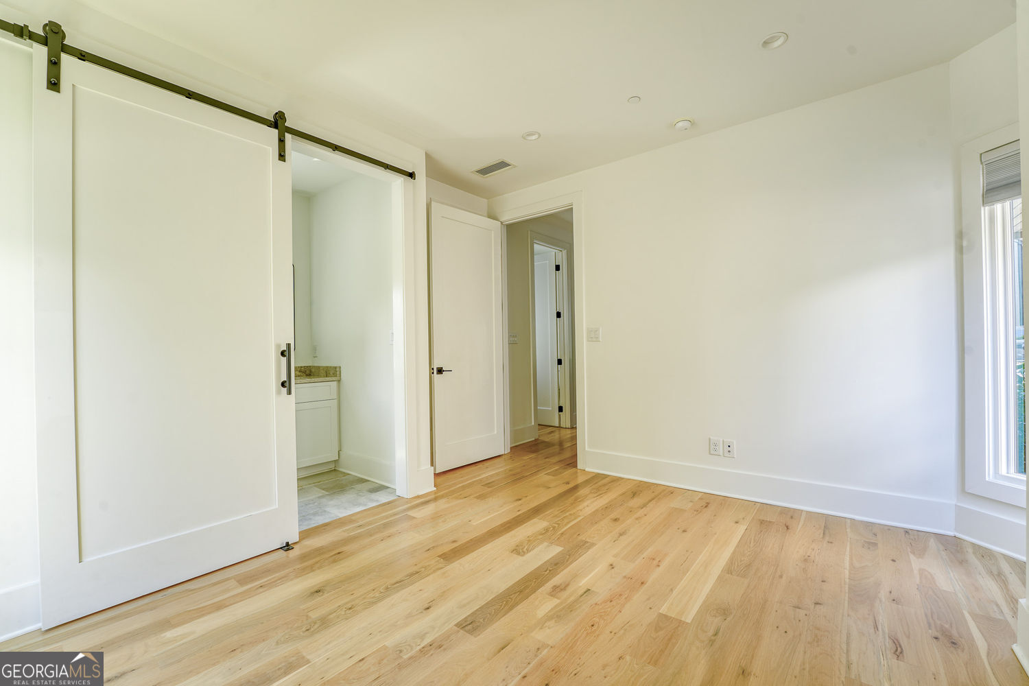 290 2nd Street Property Photo 14
