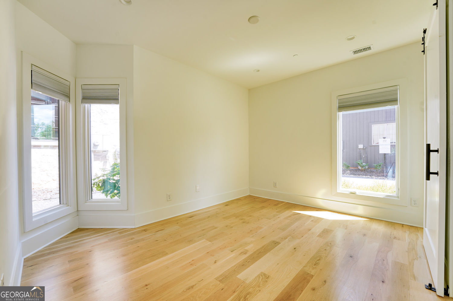 290 2nd Street Property Photo 17