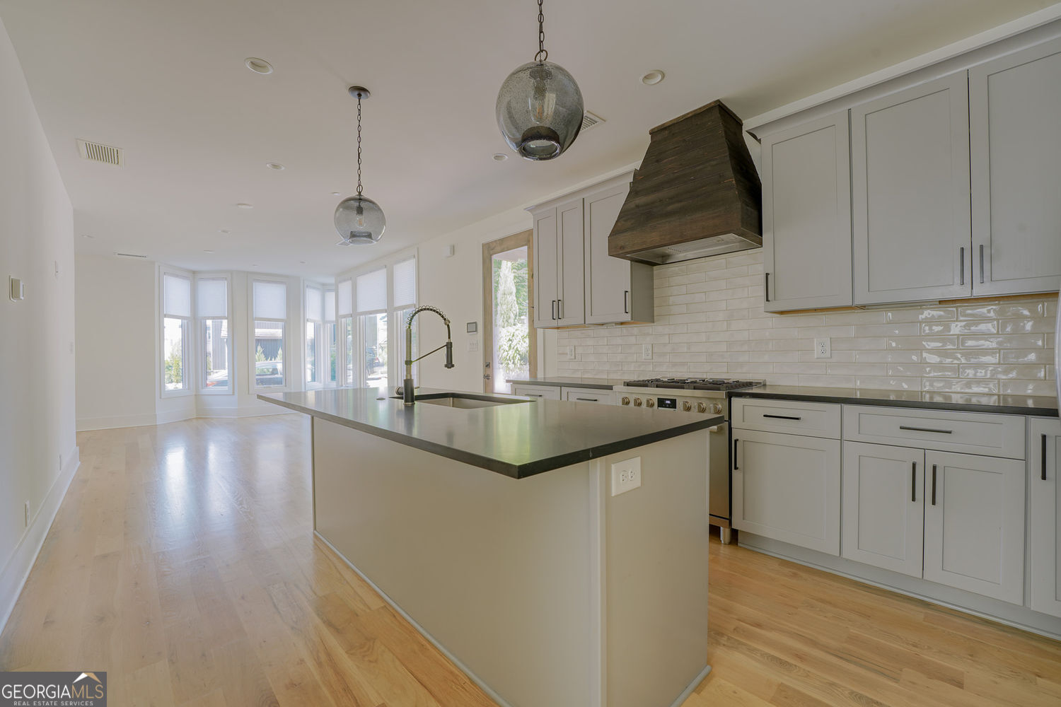 290 2nd Street Property Photo 18