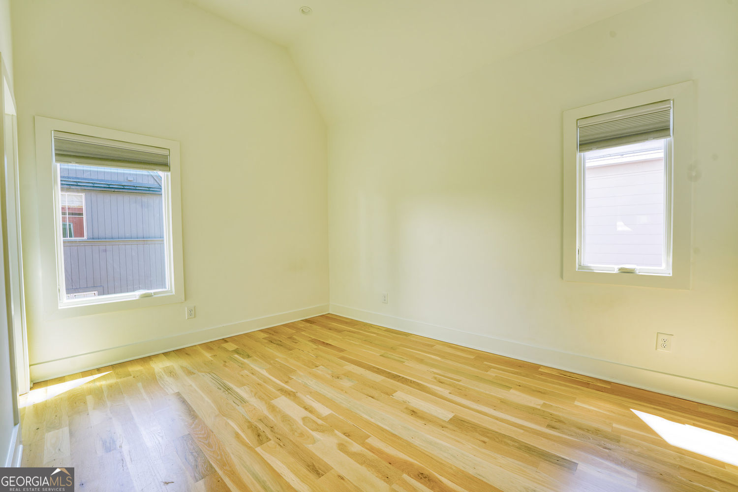 290 2nd Street Property Photo 38