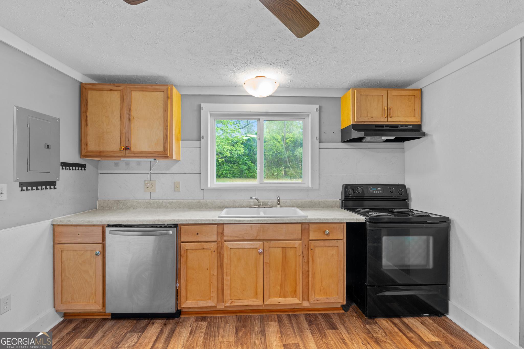 2987 Teamon Road Property Photo 6