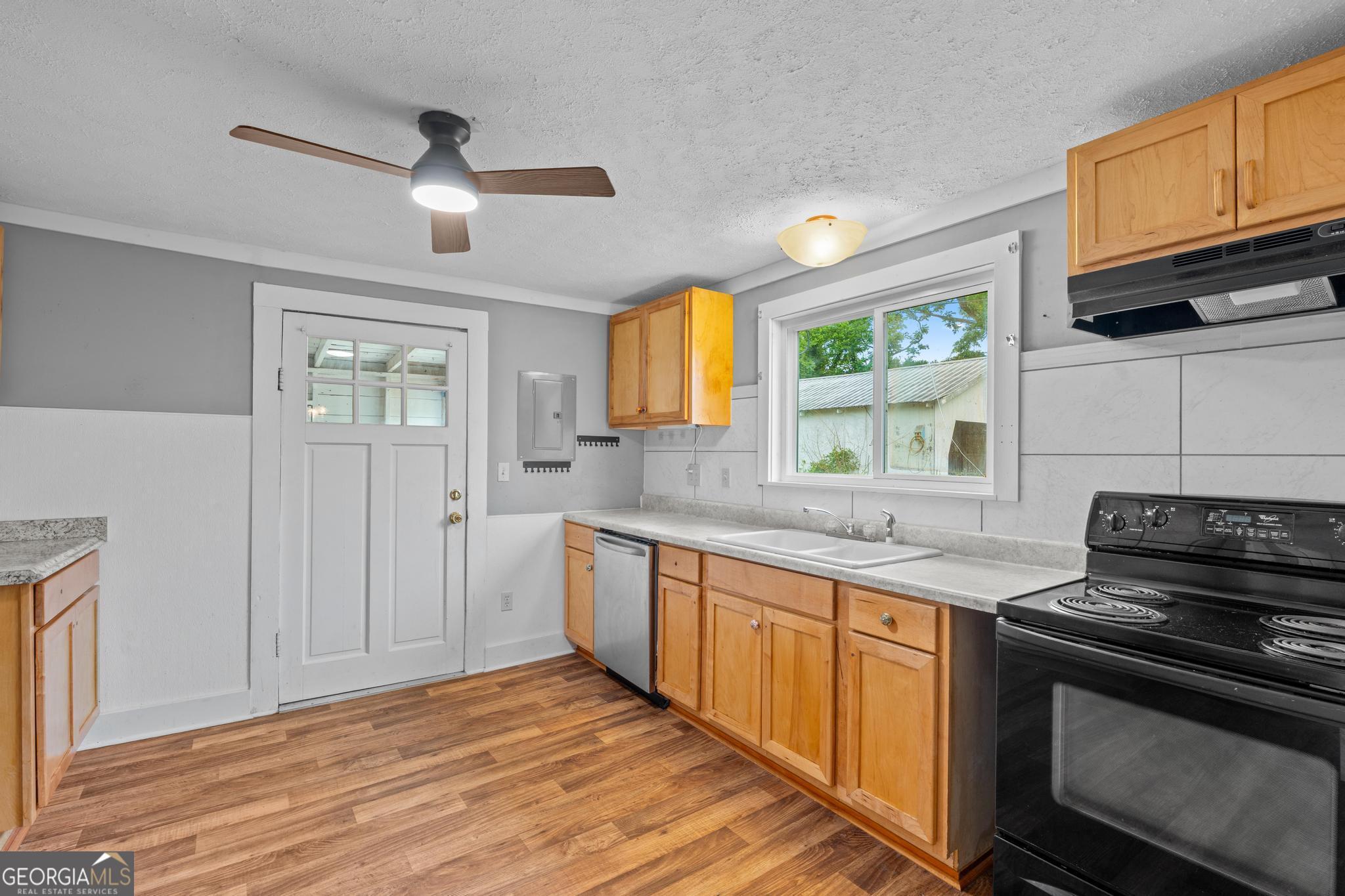 2987 Teamon Road Property Photo 9