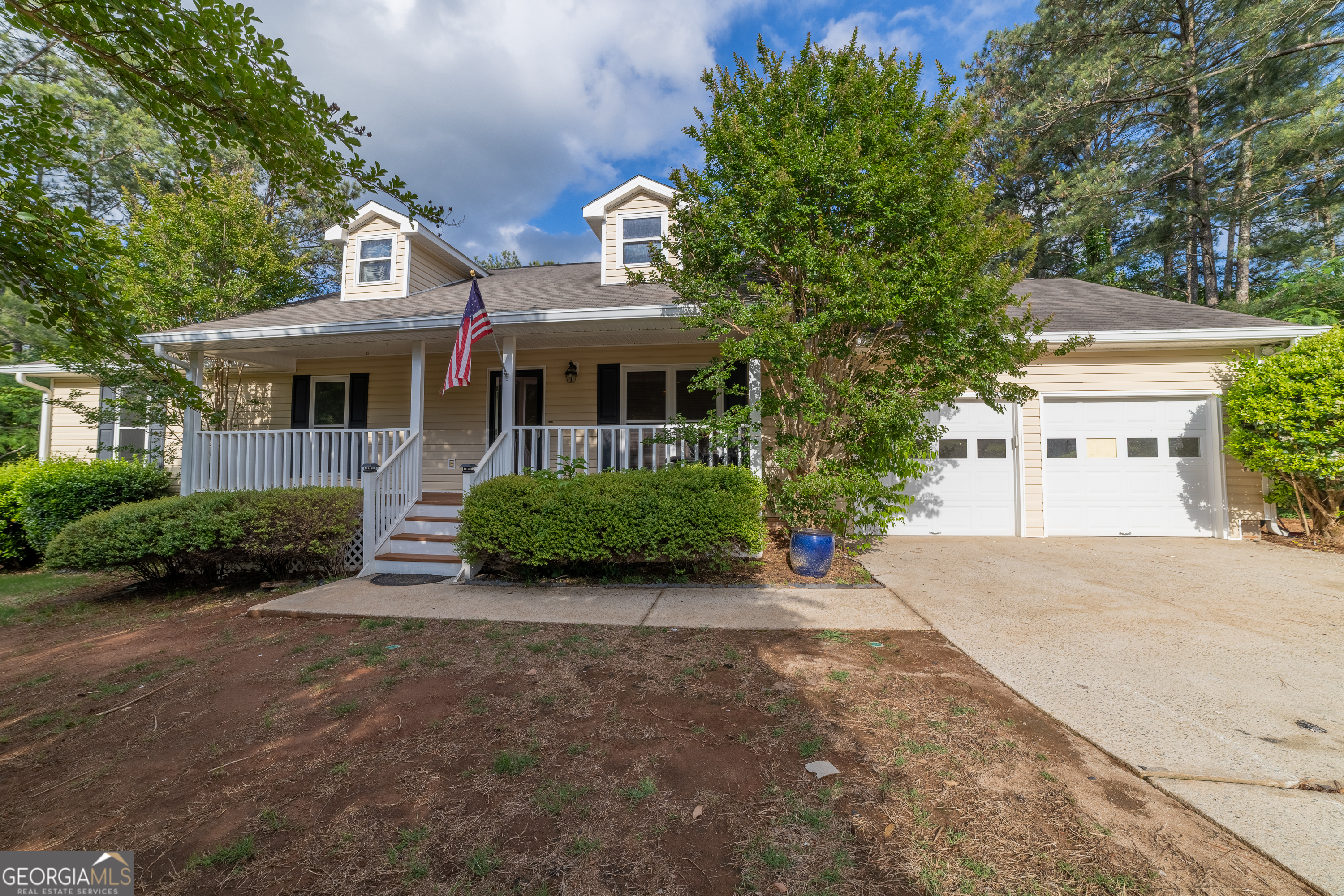 136 Creek Side Drive Property Photo 1