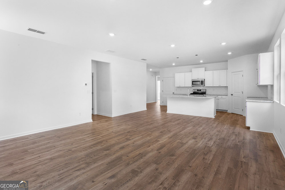 3655 Sagecrest Drive Property Photo 8