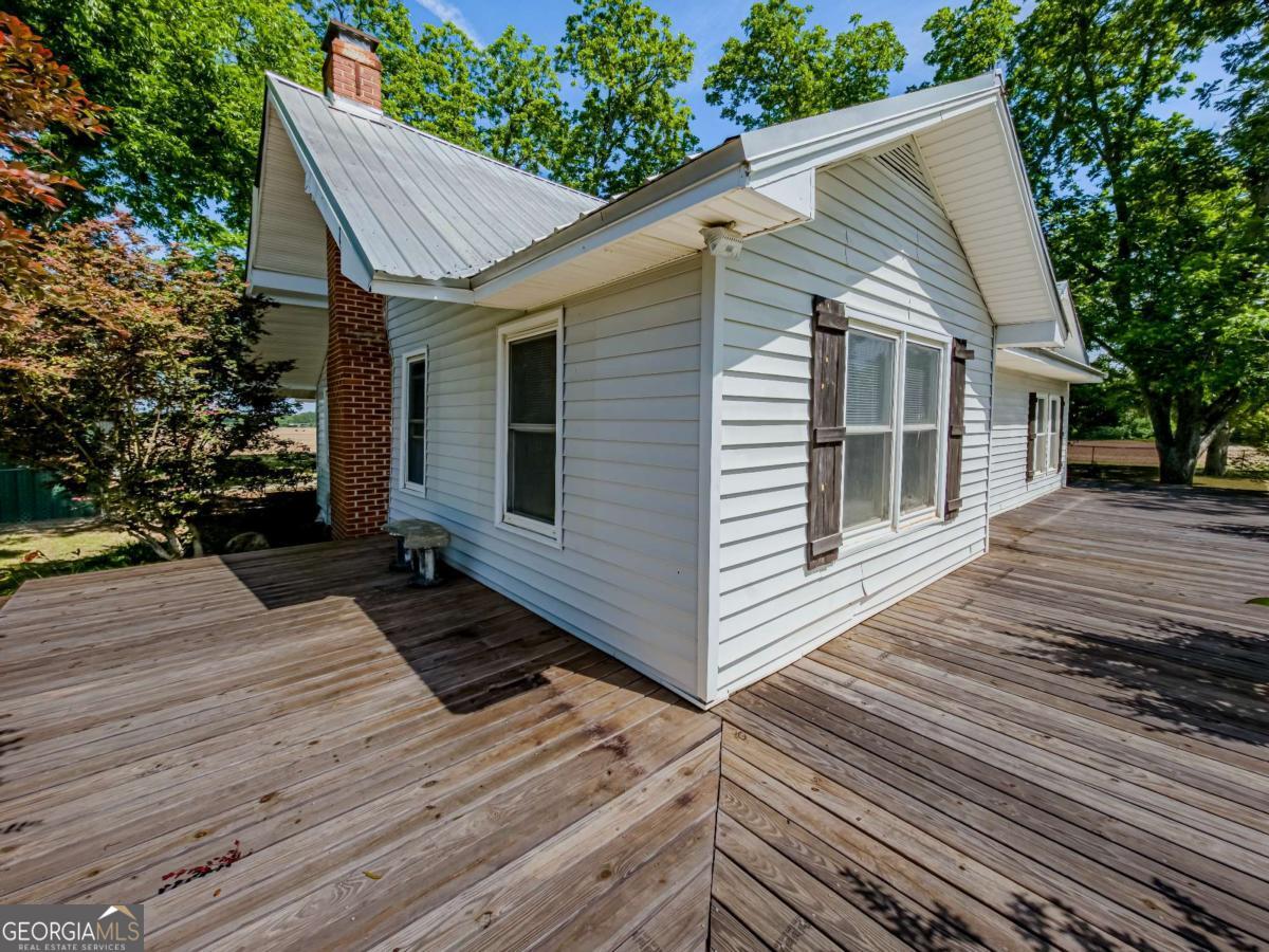 1975 Russell Smith Road Property Photo 6