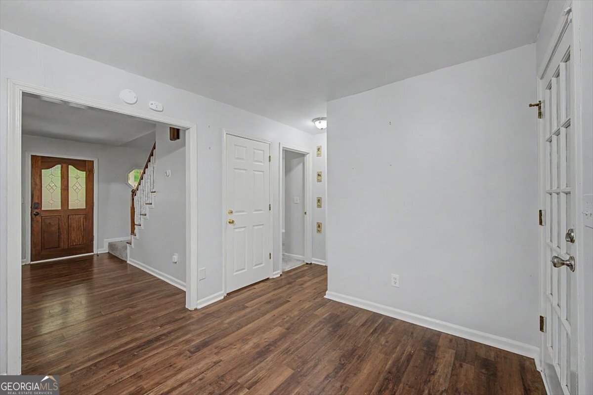 251 Paces Lakes Drive Property Photo 14