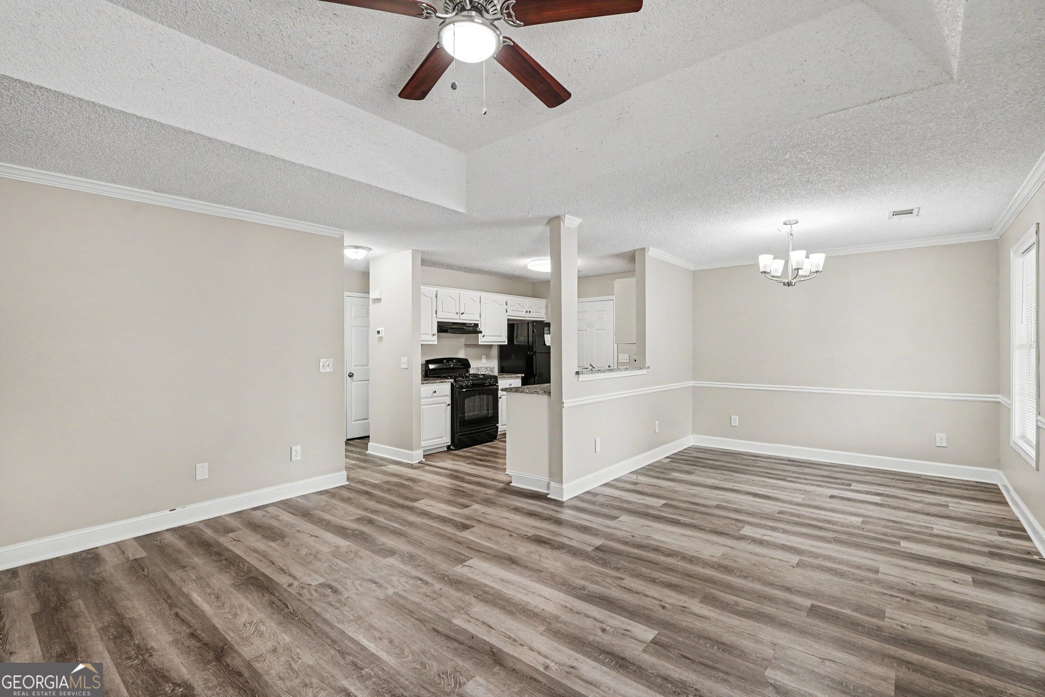 1382 N Hampton Drive Property Photo 4