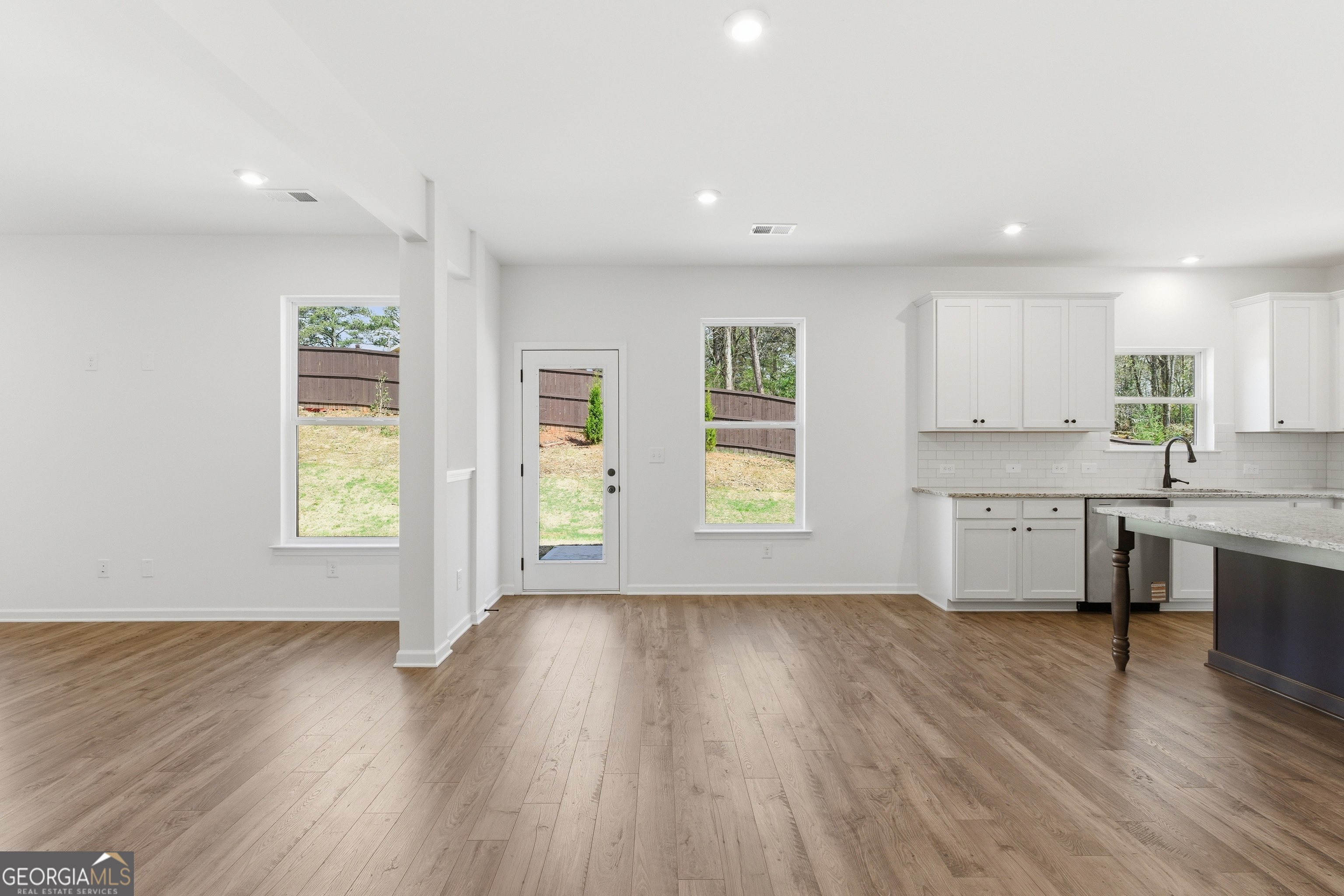 364 Waterbluff Drive Property Photo 3