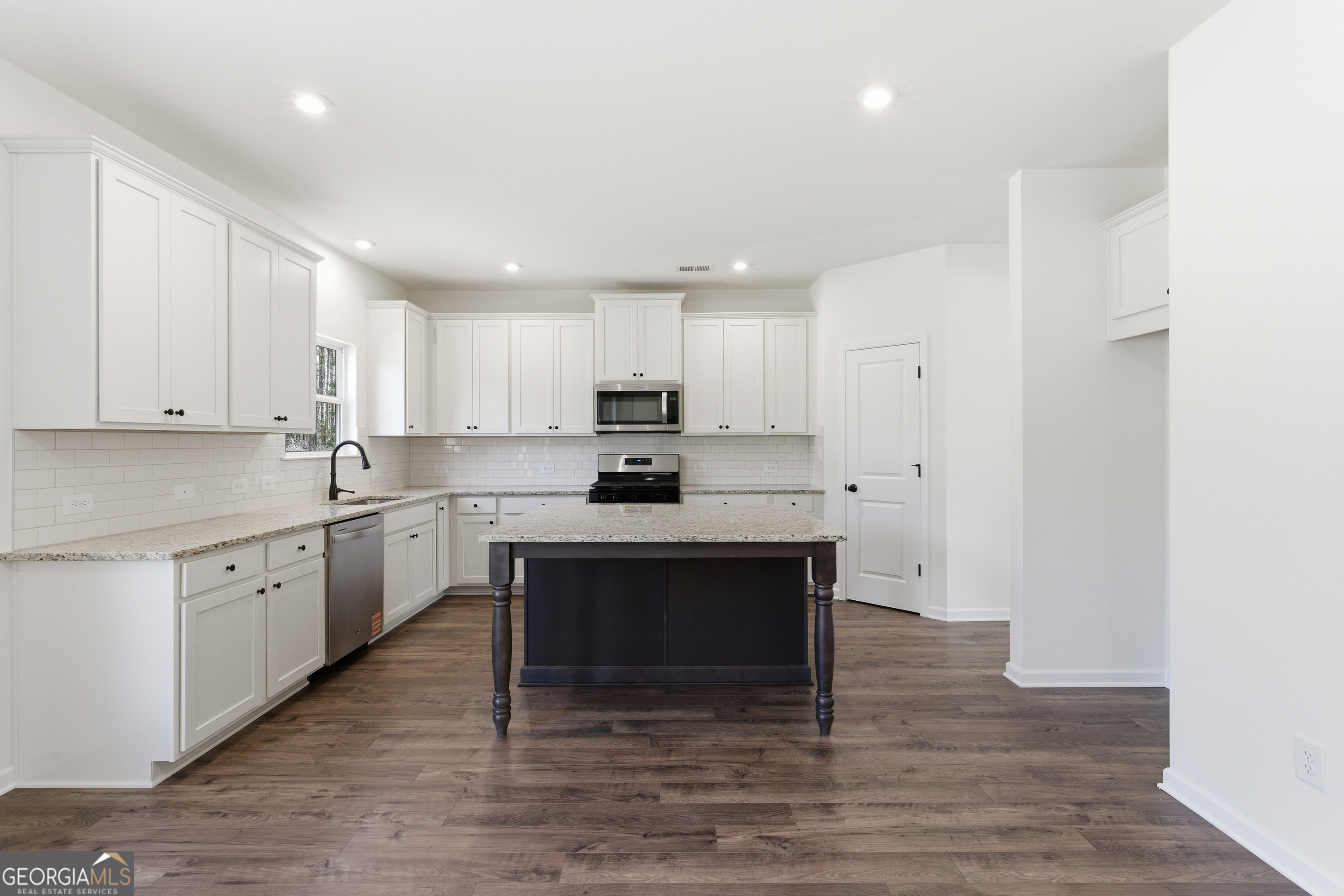 364 Waterbluff Drive Property Photo 4
