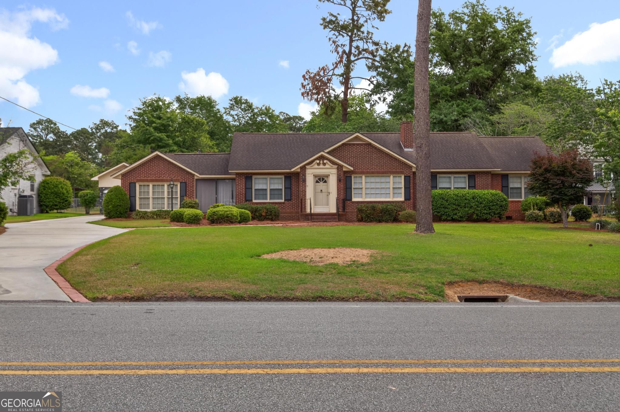 447 S College Street Property Photo 2