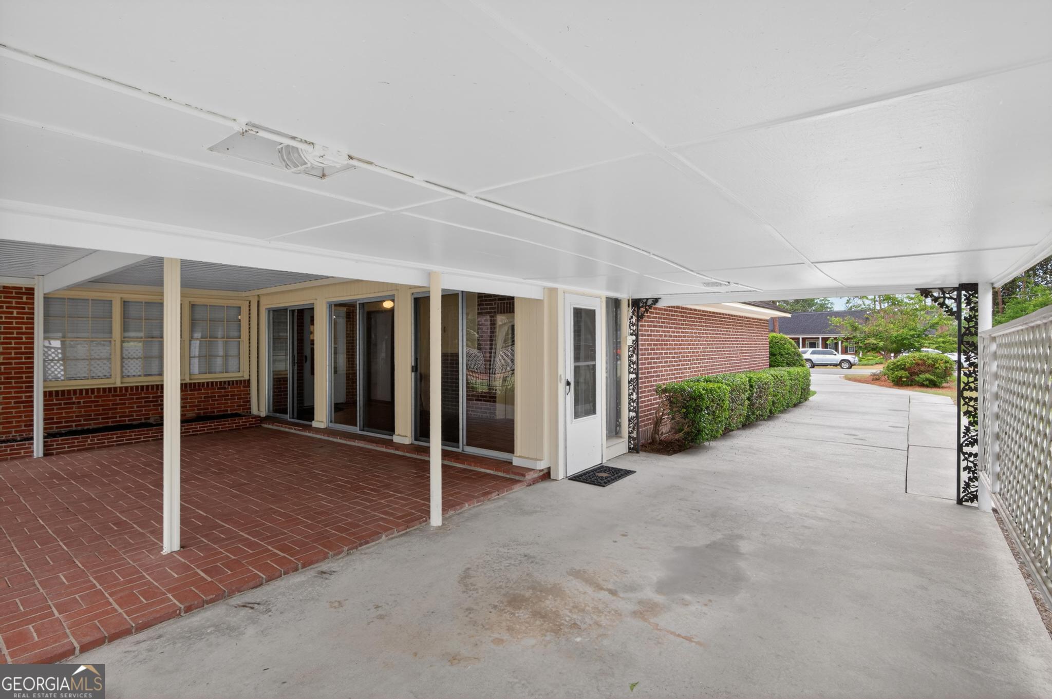 447 S College Street Property Photo 5
