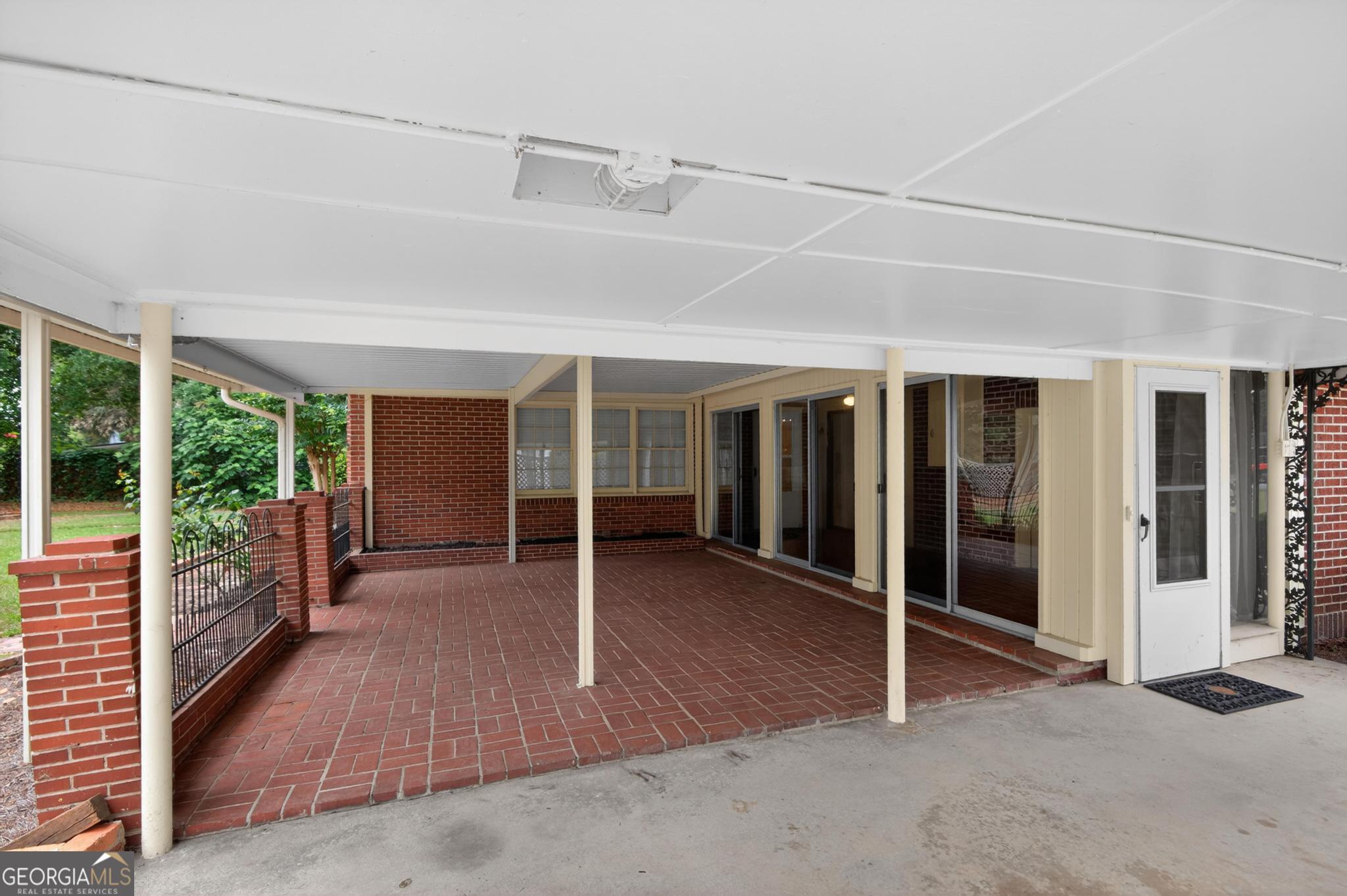 447 S College Street Property Photo 6