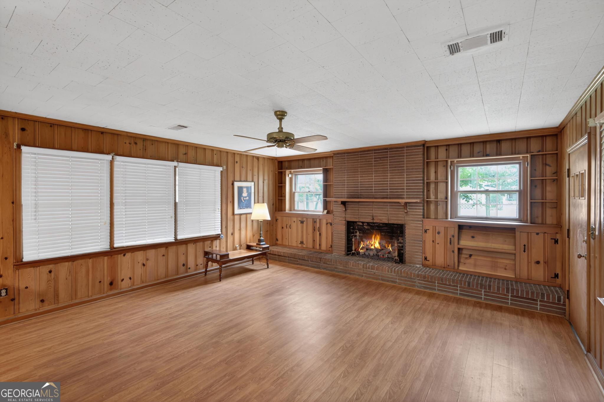 447 S College Street Property Photo 11