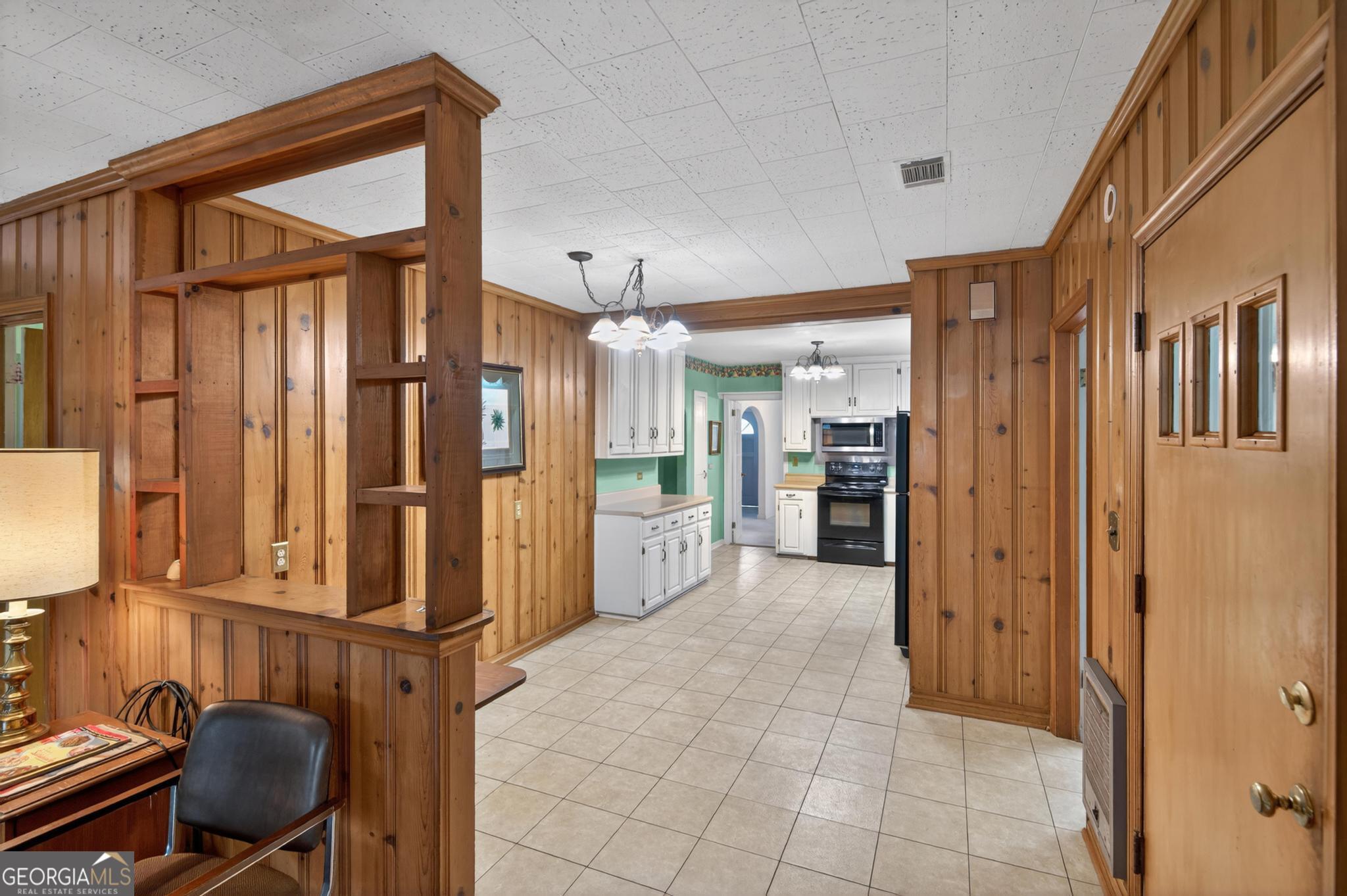 447 S College Street Property Photo 12