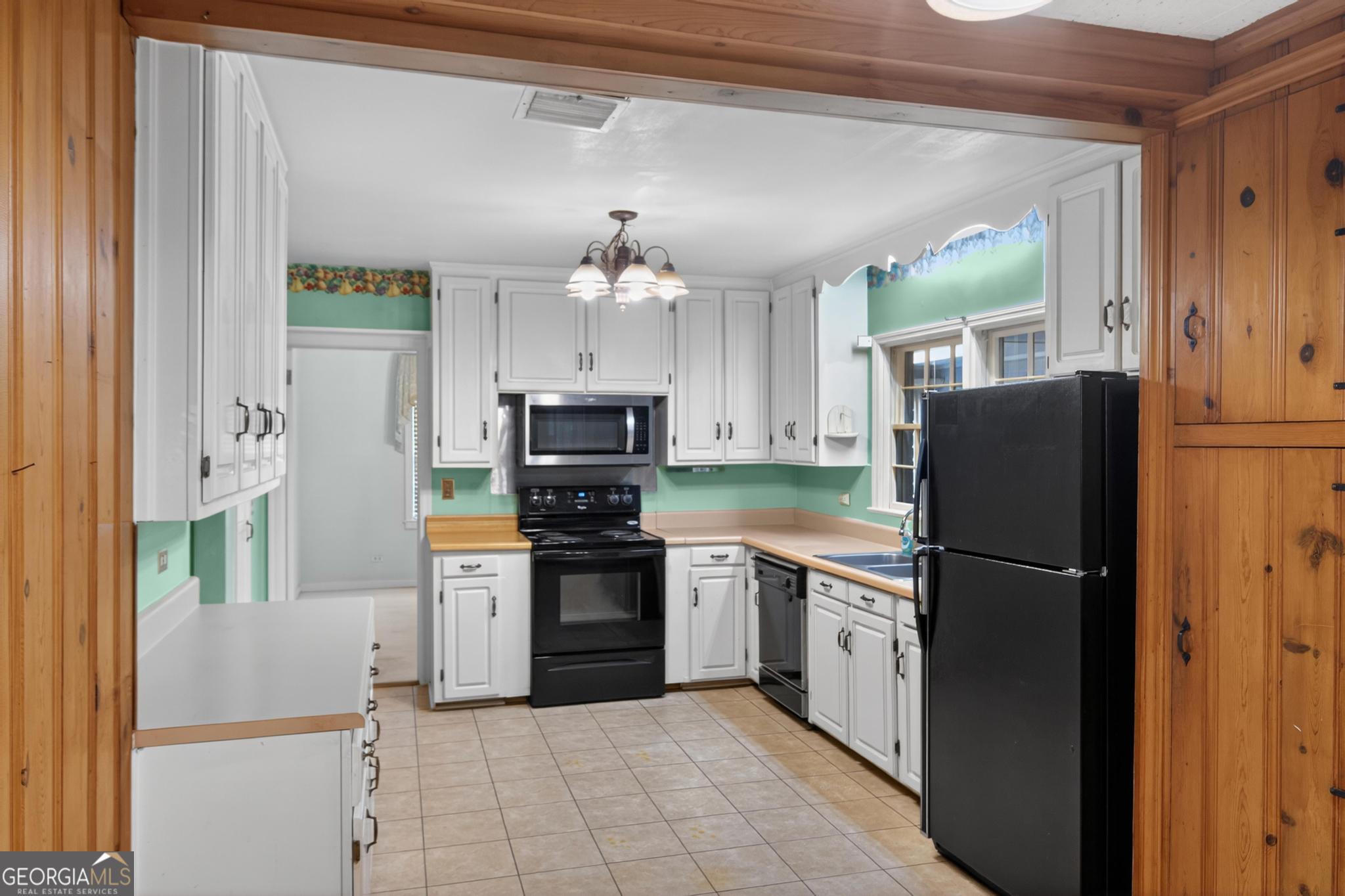 447 S College Street Property Photo 14