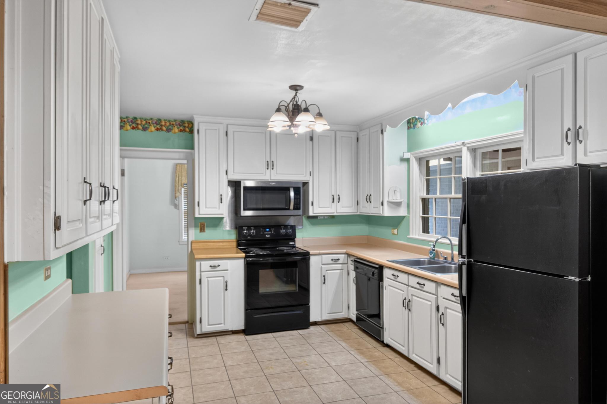 447 S College Street Property Photo 15