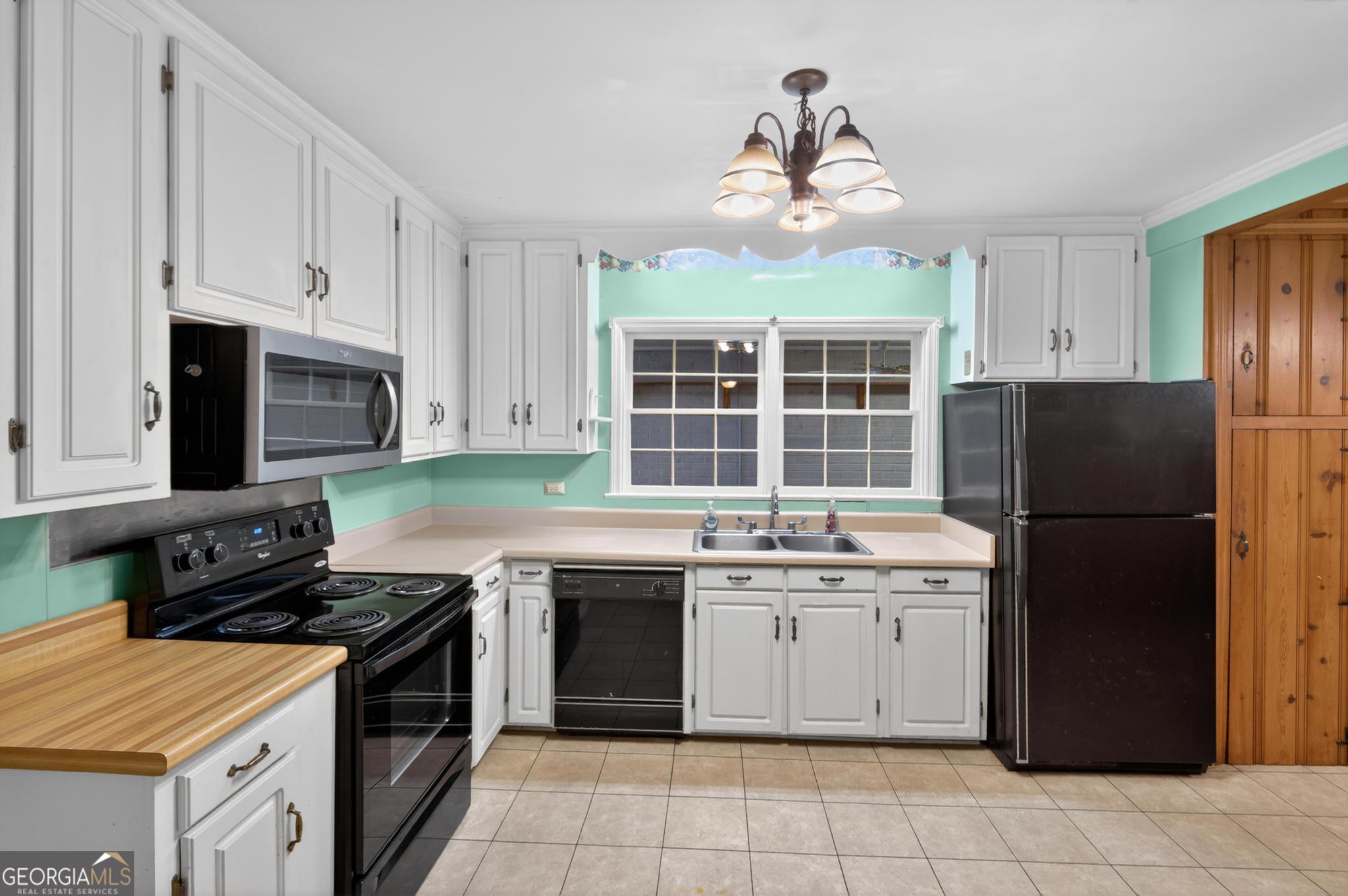 447 S College Street Property Photo 16