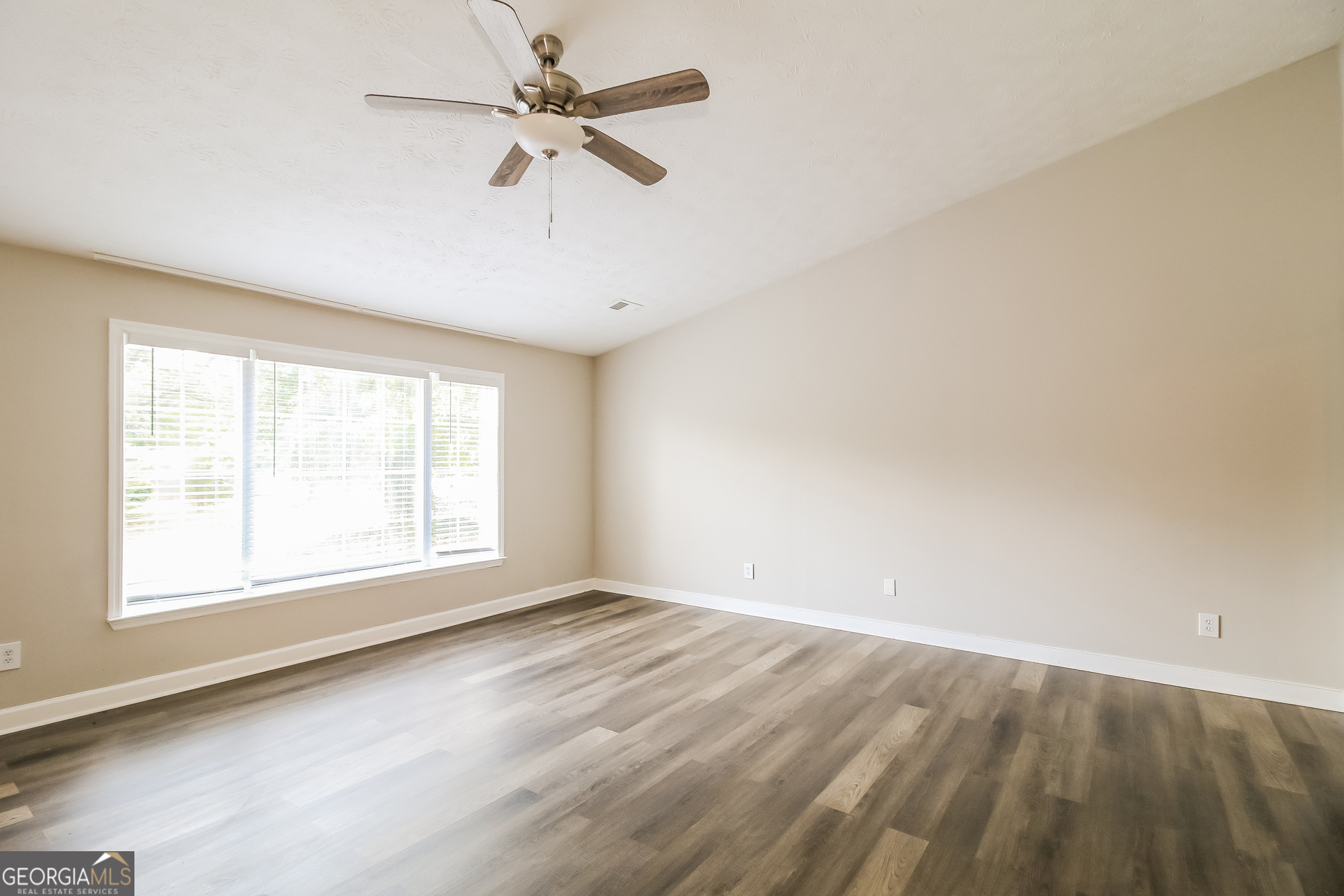 1106 Reynolds Court Property Photo 4