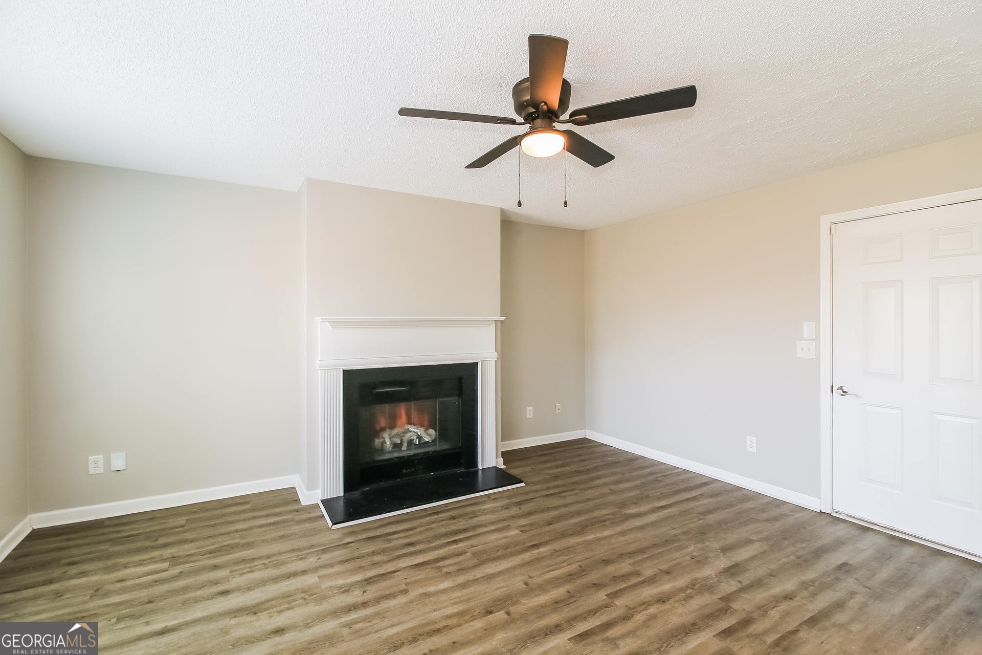 5991 Waggoner Court Property Photo 8
