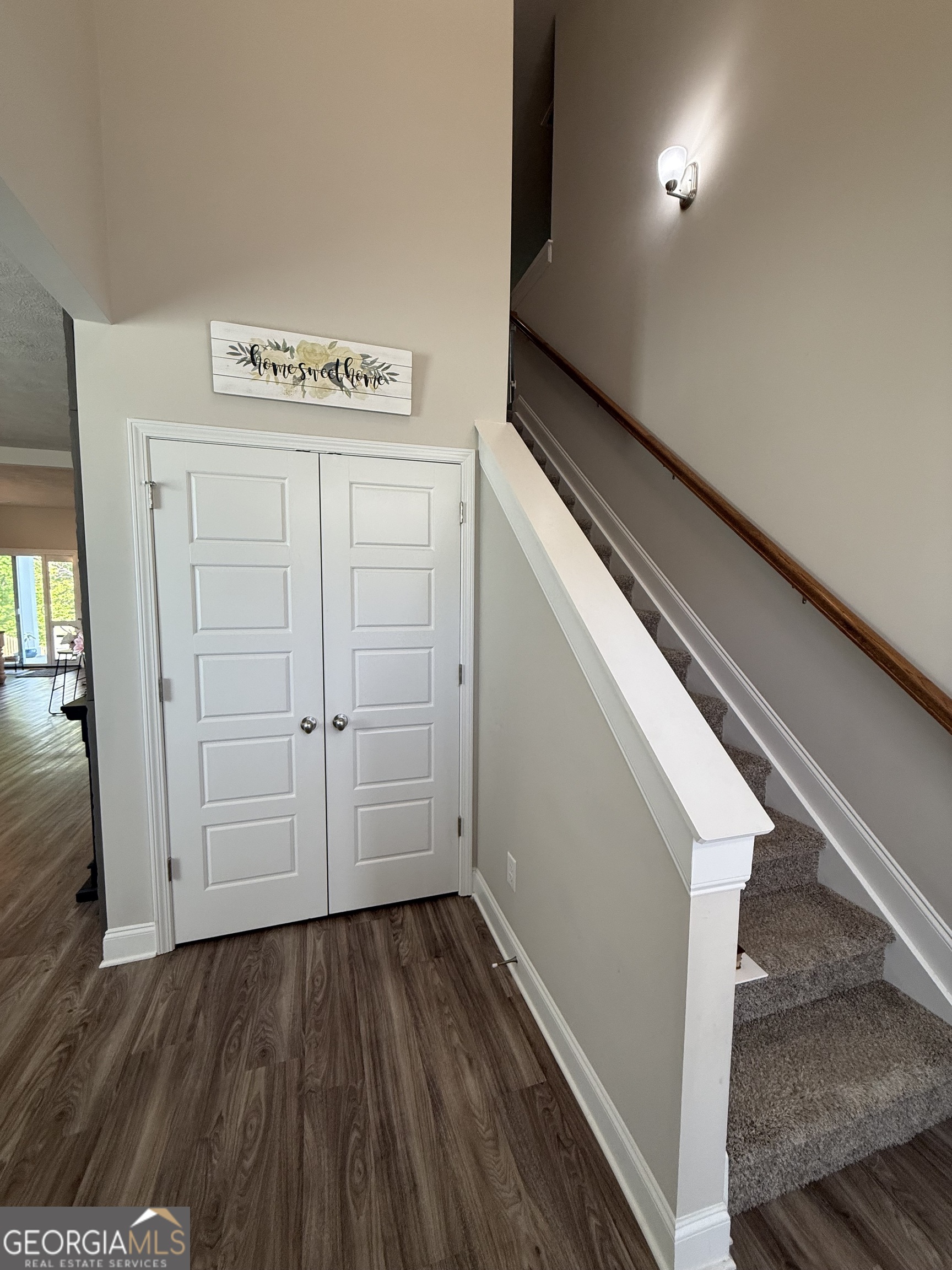 136 Pebble Lane Property Photo 2