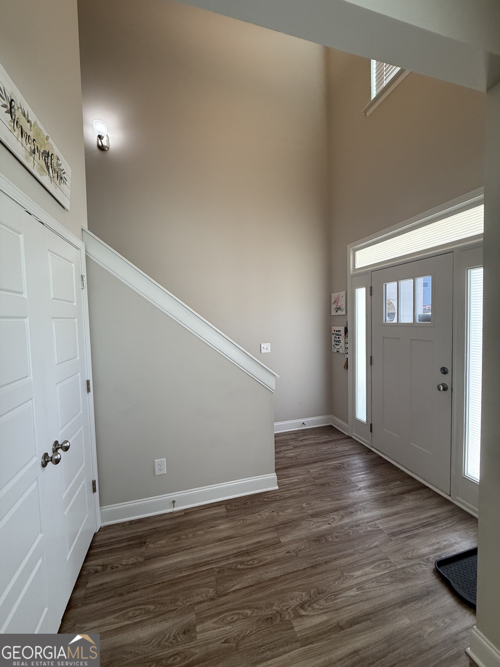 136 Pebble Lane Property Photo 3