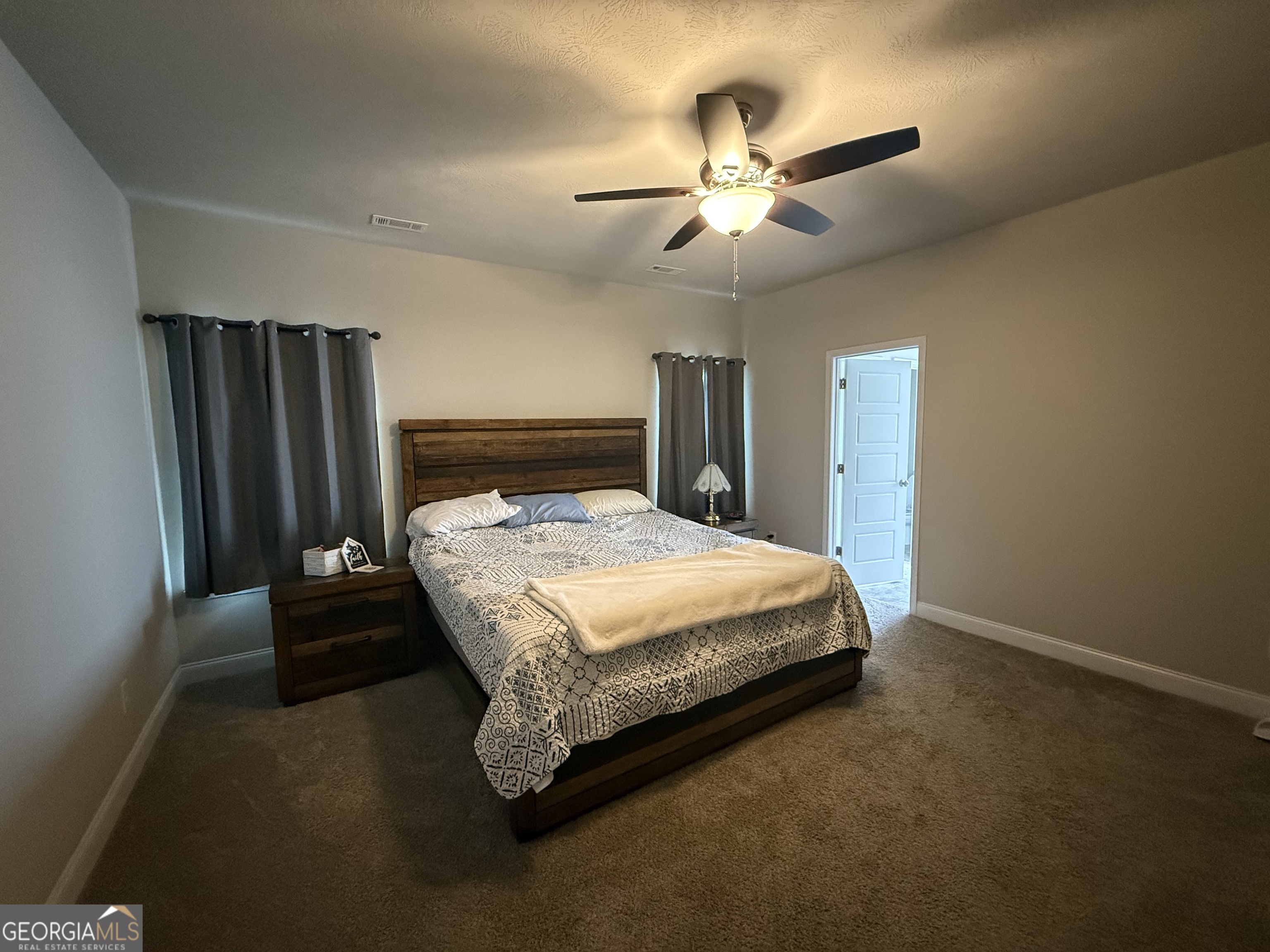 136 Pebble Lane Property Photo 8