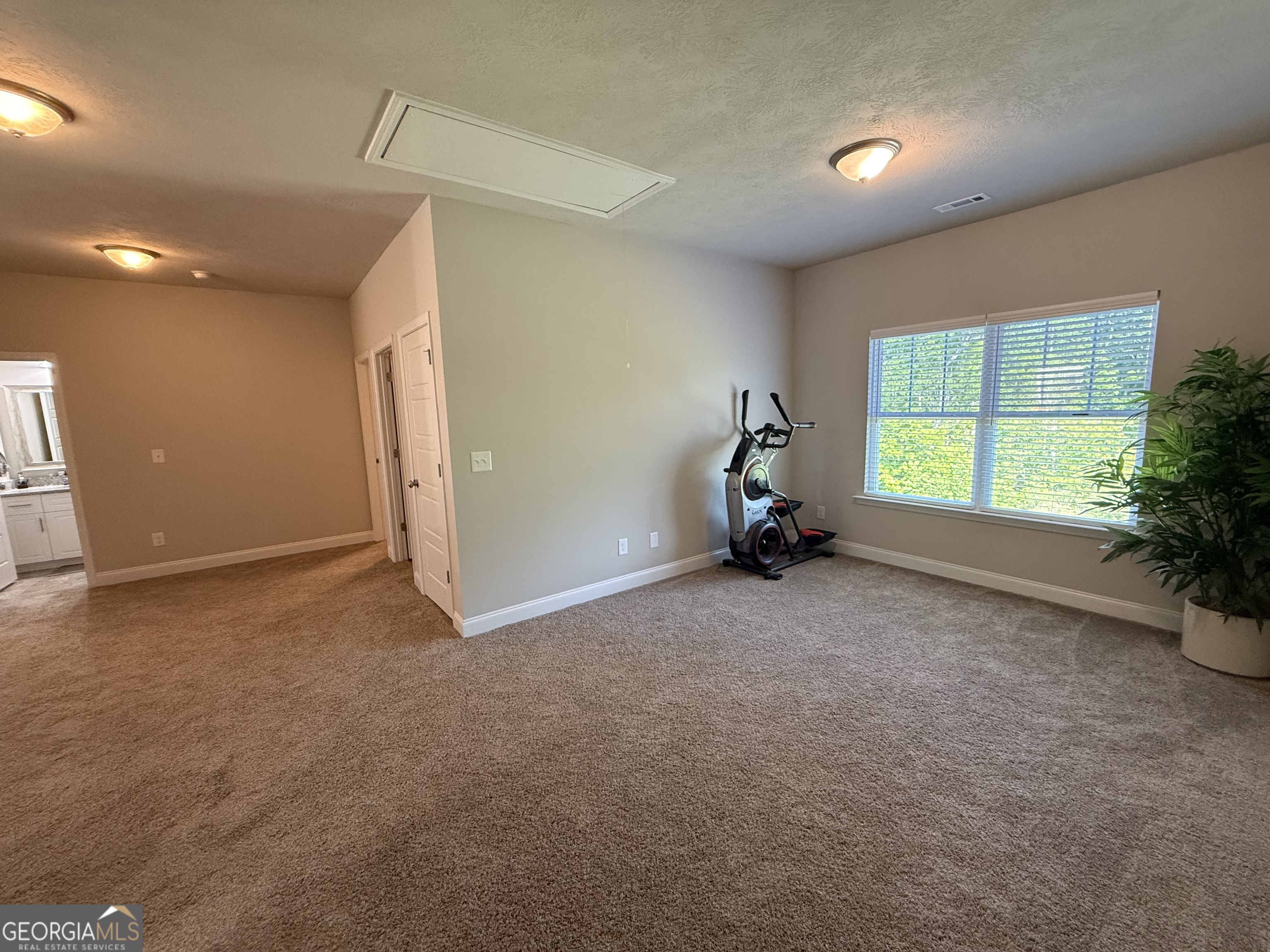 136 Pebble Lane Property Photo 16