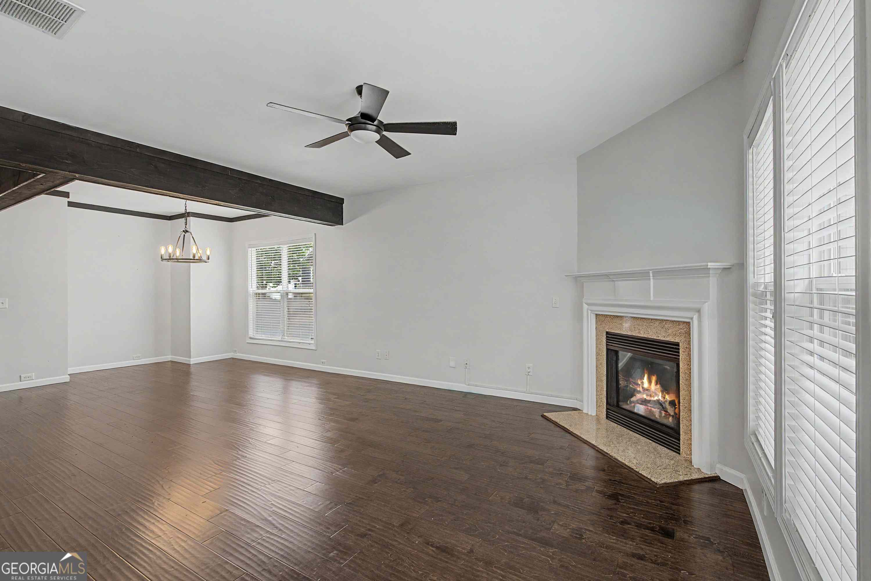 6060 Bentley Way Property Photo 5