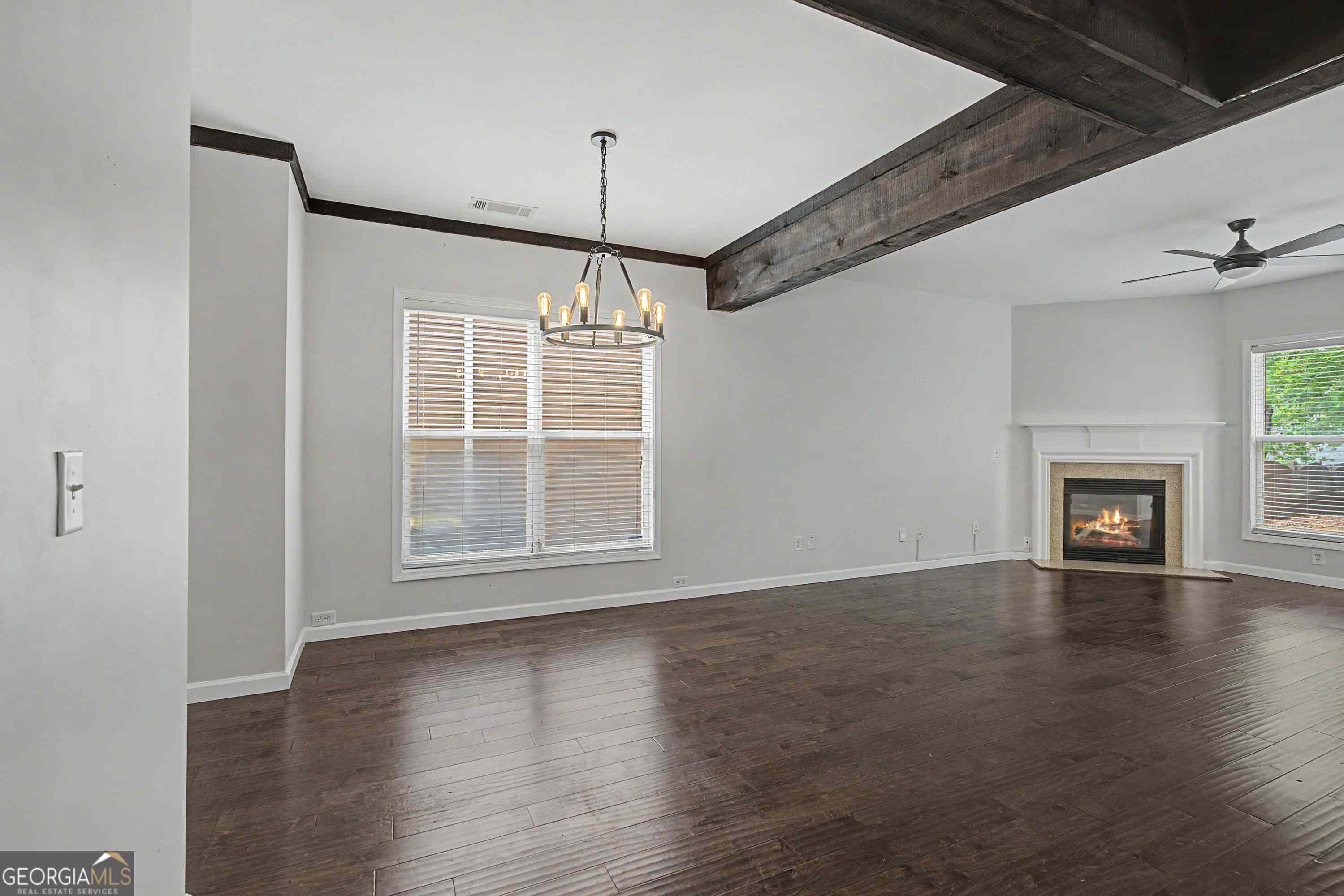 6060 Bentley Way Property Photo 6