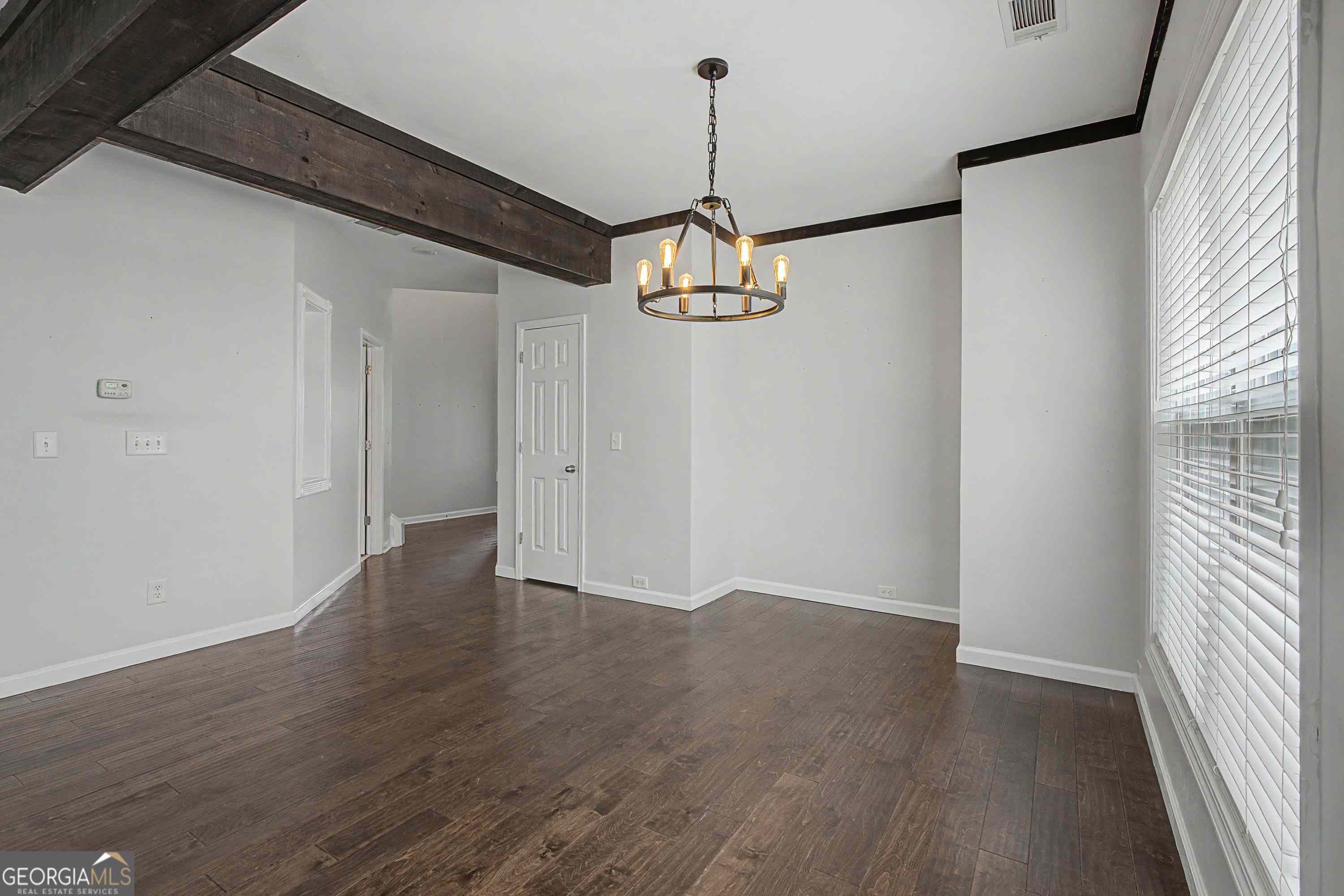 6060 Bentley Way Property Photo 7