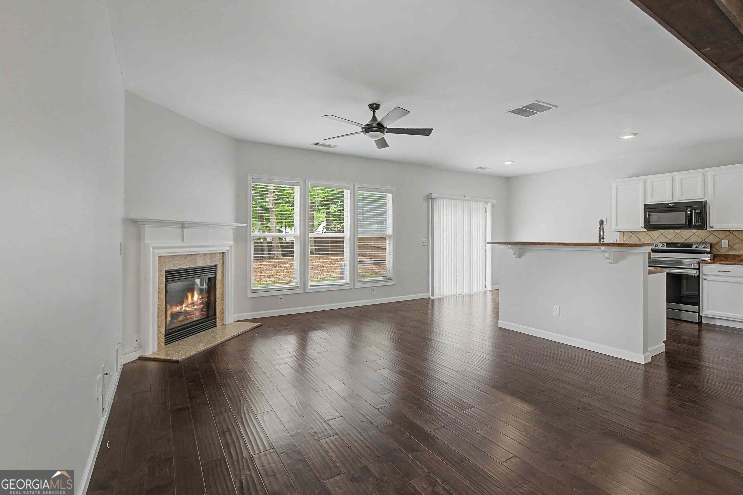 6060 Bentley Way Property Photo 8