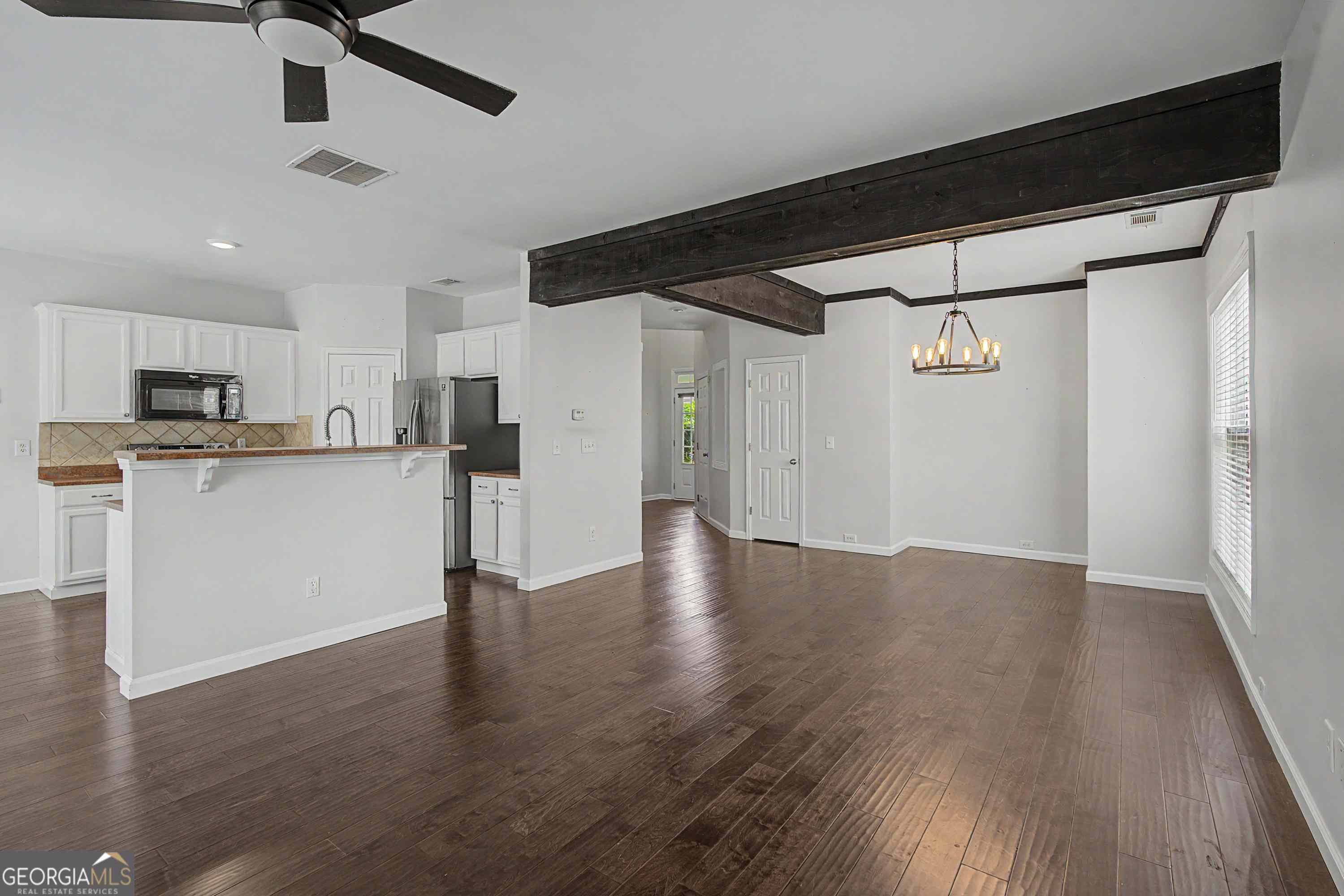 6060 Bentley Way Property Photo 9