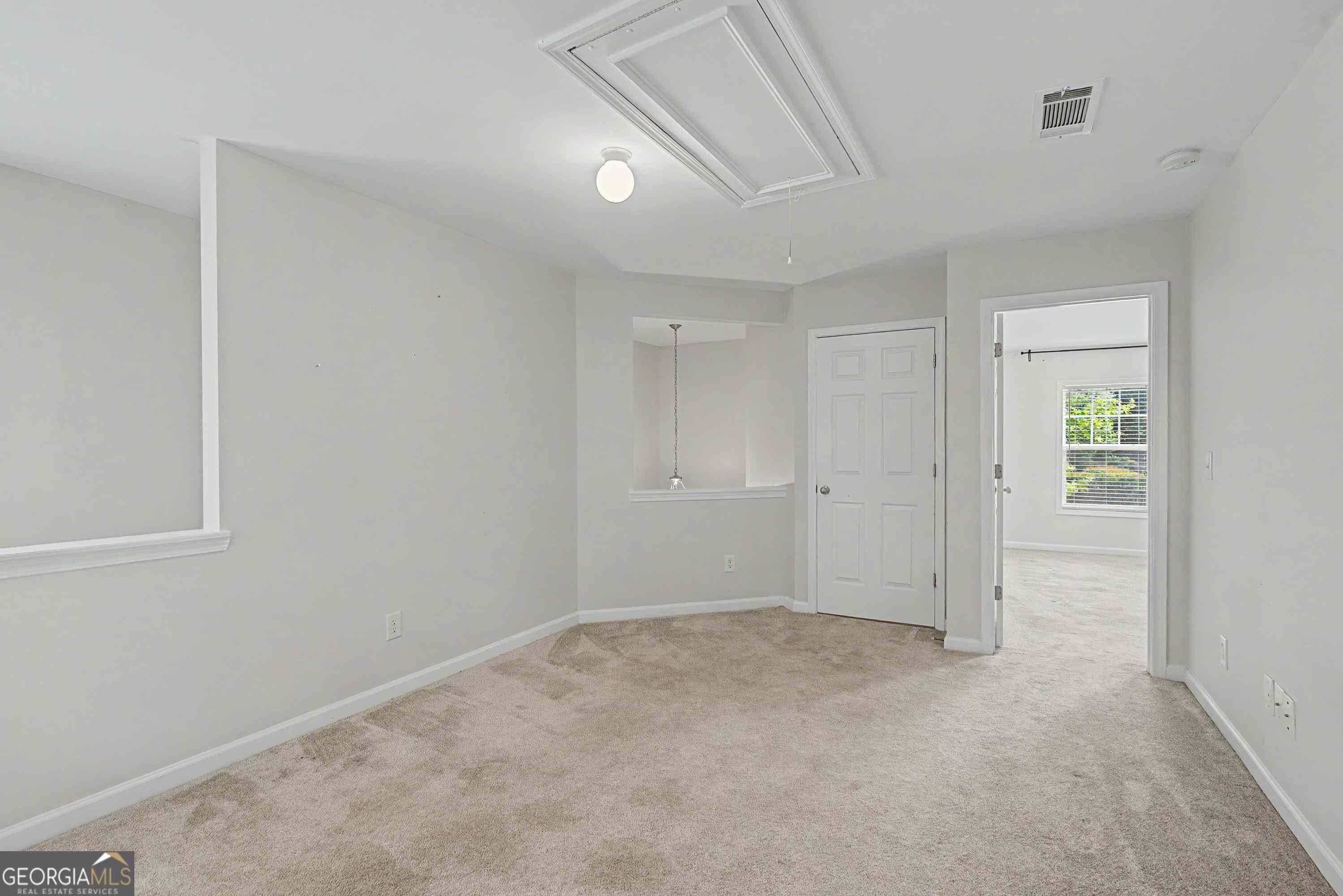 6060 Bentley Way Property Photo 12
