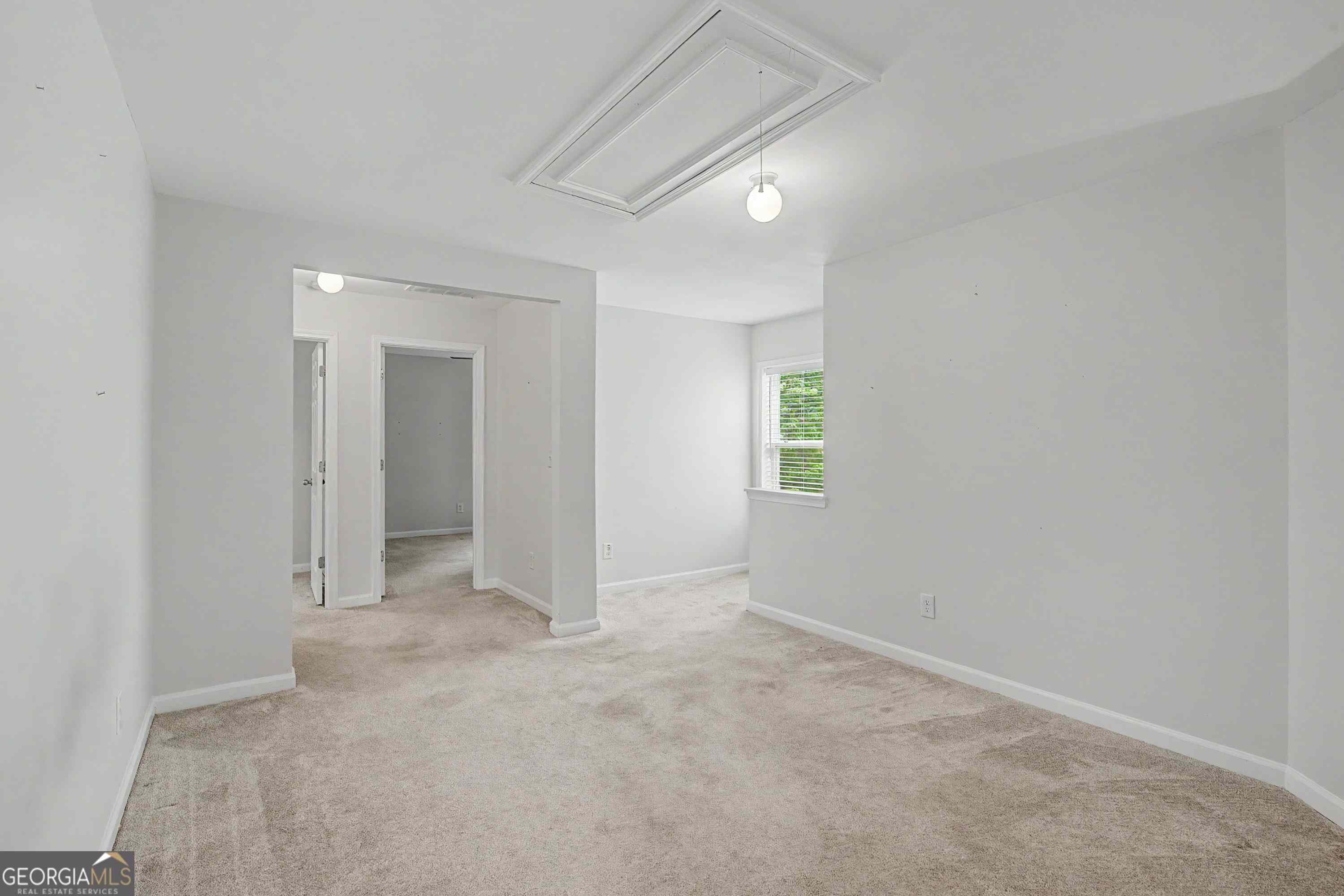 6060 Bentley Way Property Photo 13