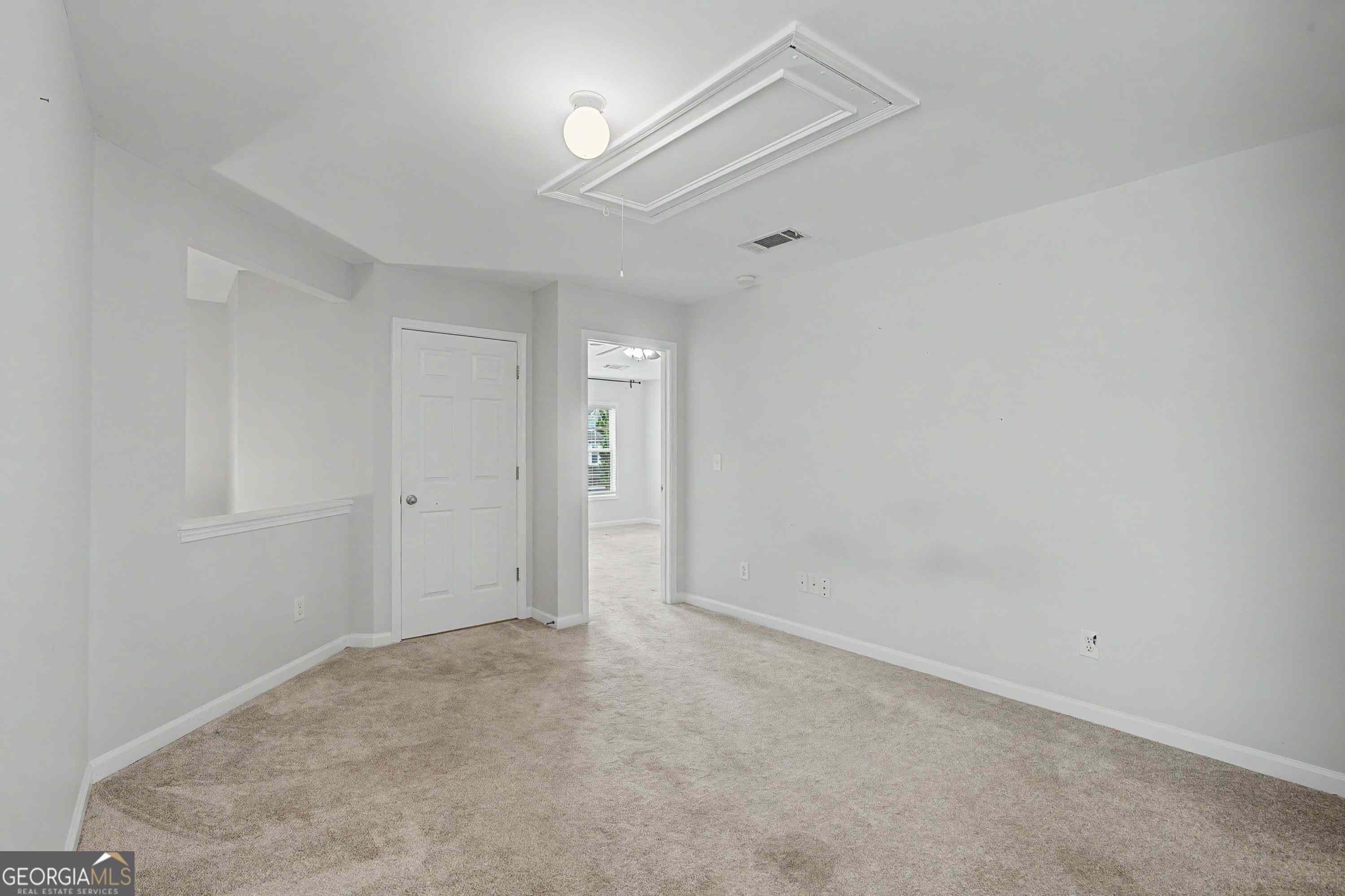 6060 Bentley Way Property Photo 14