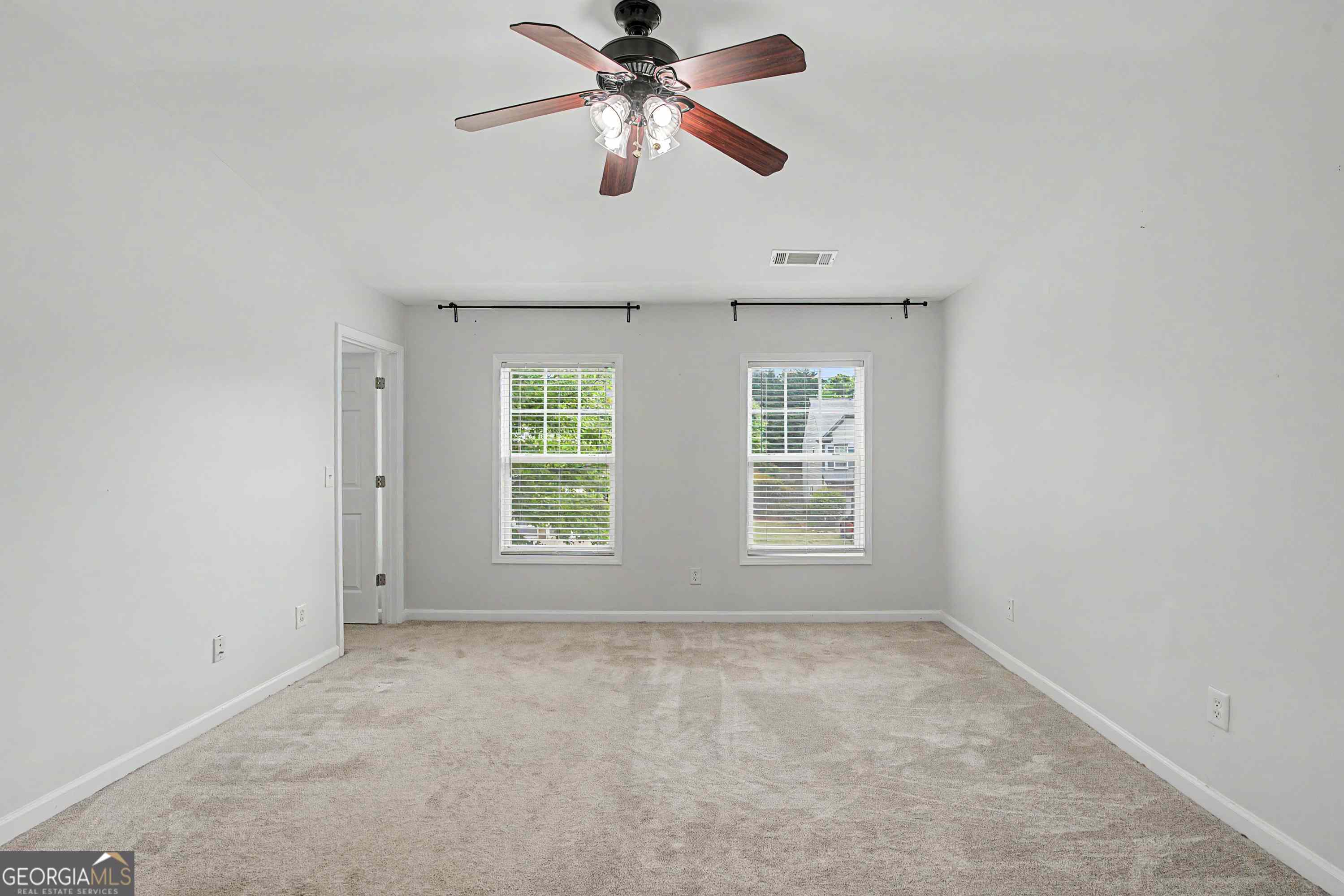 6060 Bentley Way Property Photo 18