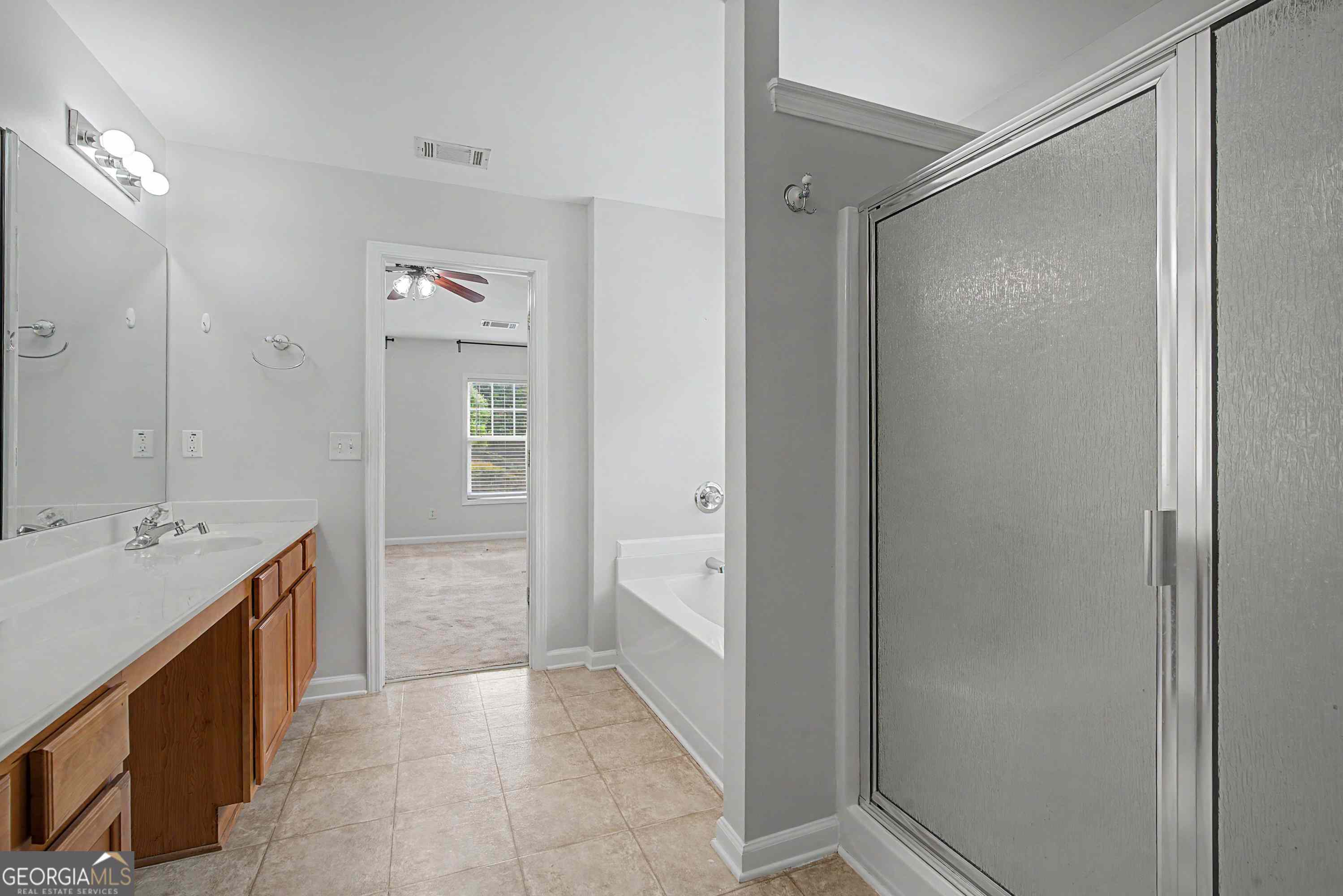 6060 Bentley Way Property Photo 19