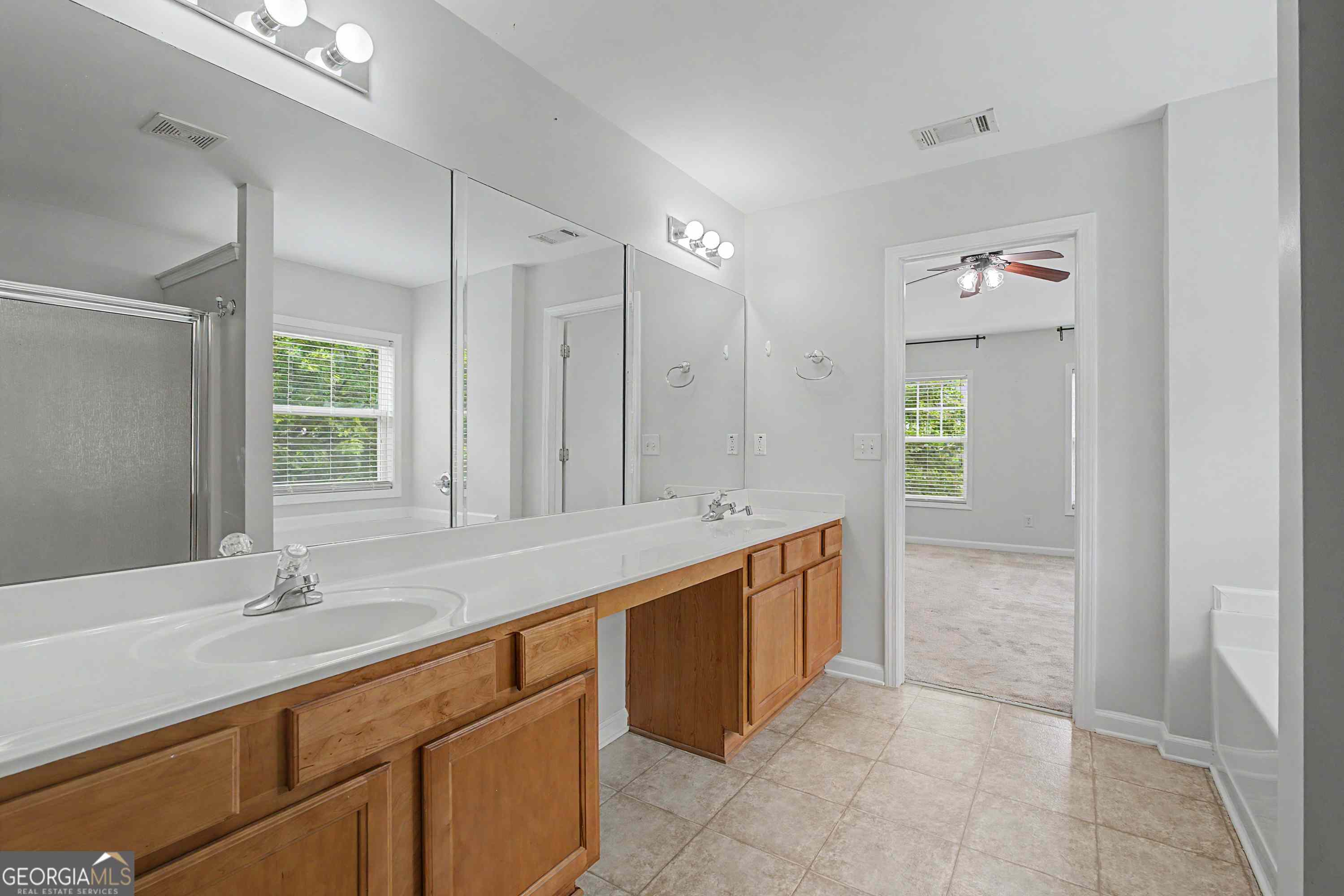 6060 Bentley Way Property Photo 20